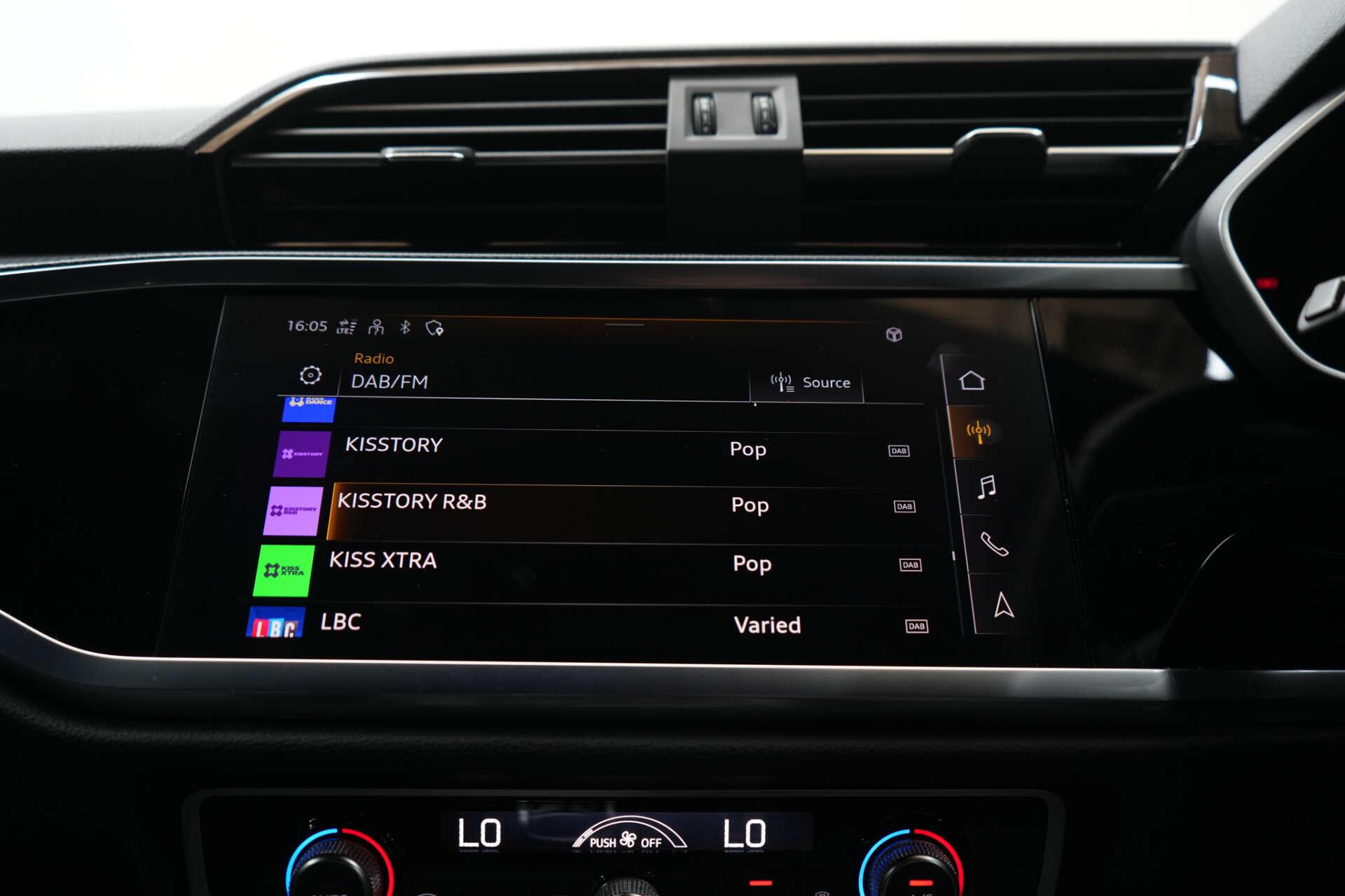 Audi Q3 view 33