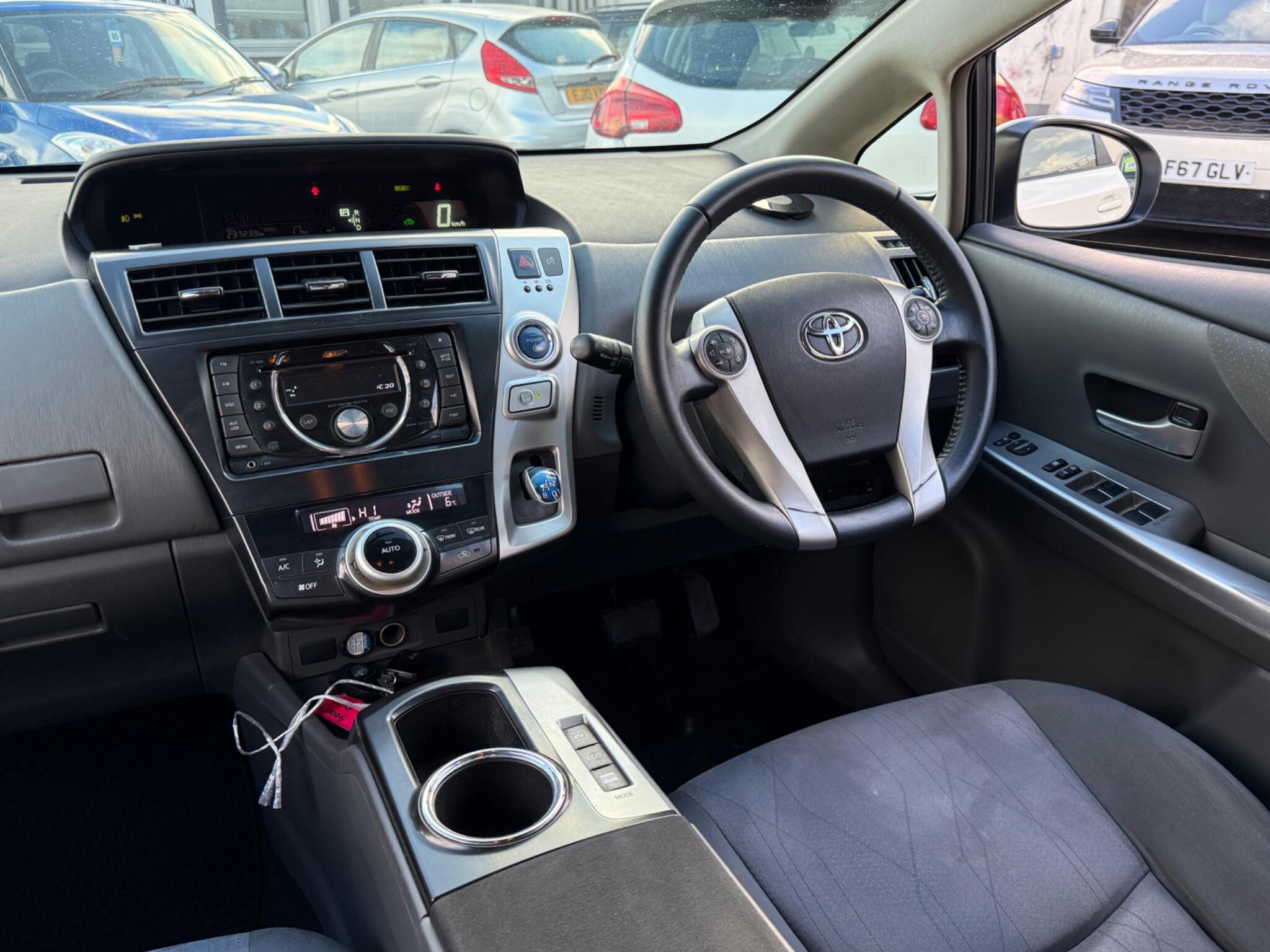 Toyota Prius+ - Image 3