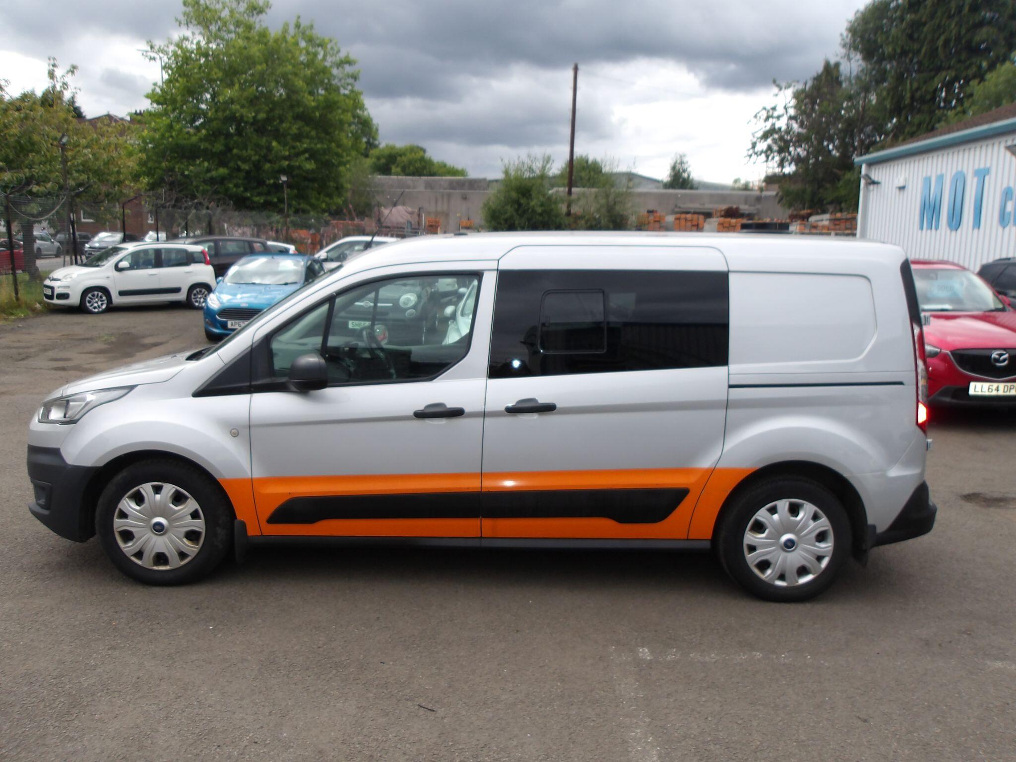 Ford Transit Connect view 4