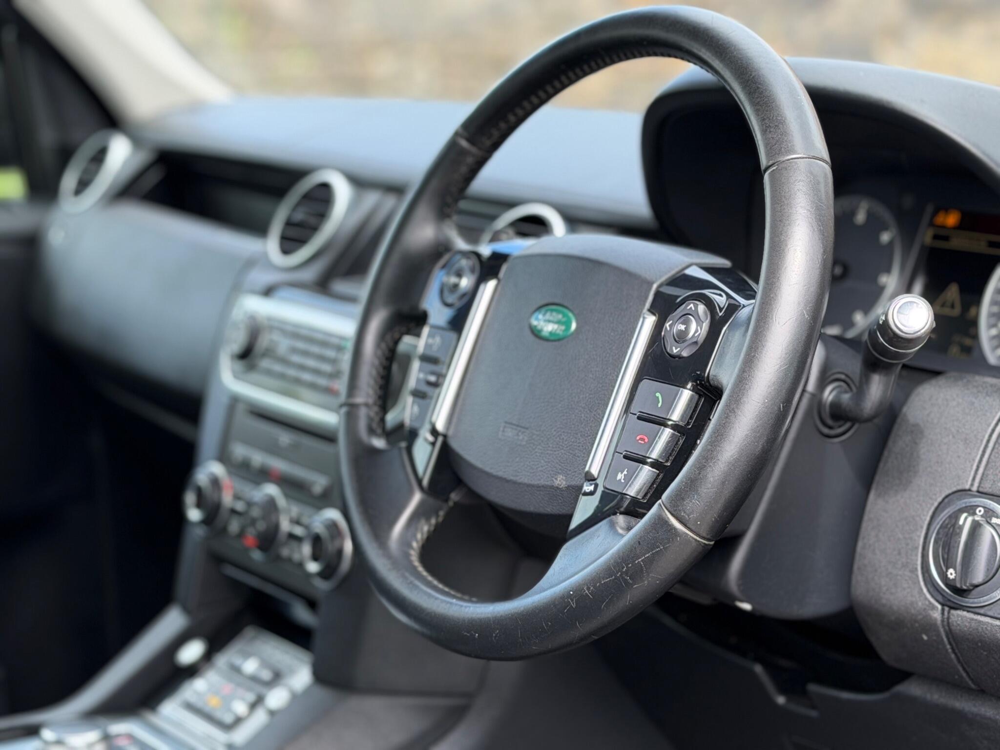 Land Rover Discovery view 11