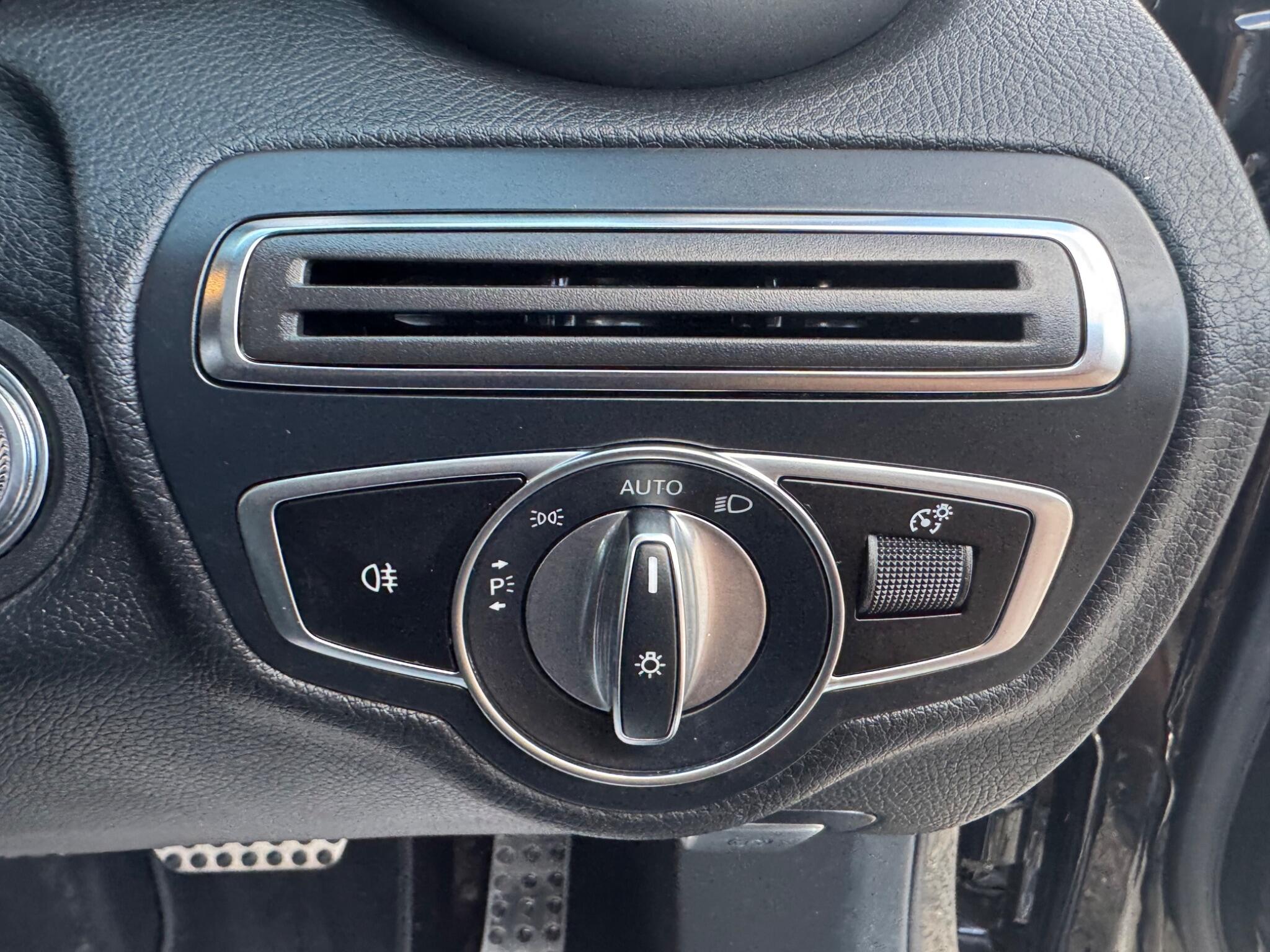 Mercedes-Benz C Class view 24