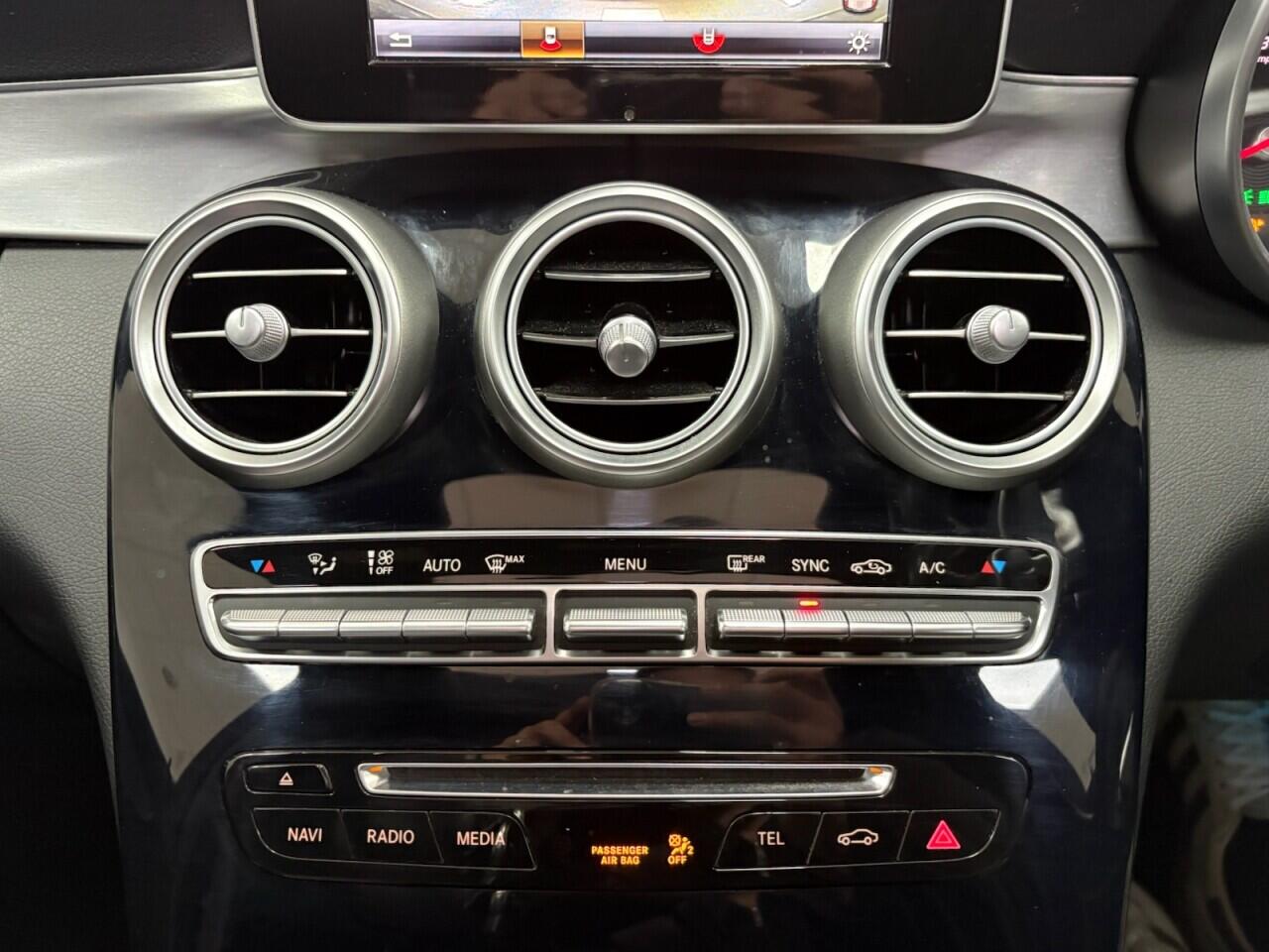 Mercedes-Benz C-Class view 28