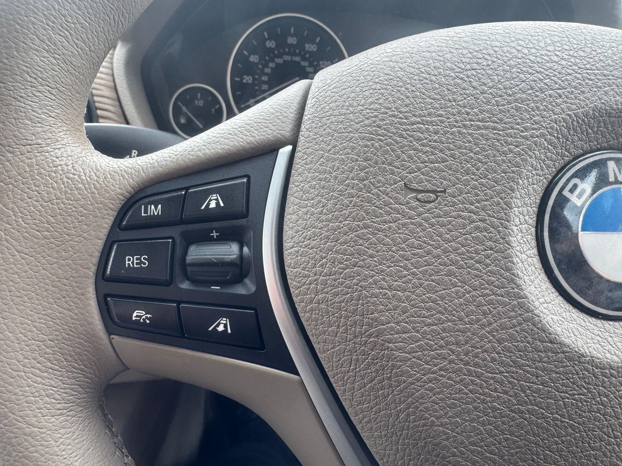 BMW 3 Series view 13