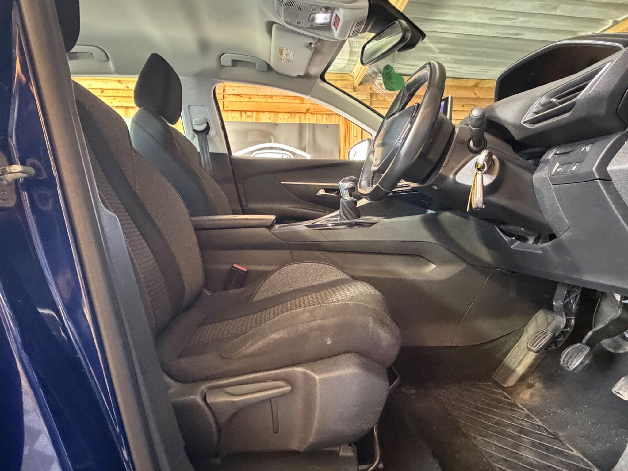 Peugeot 3008 view 16