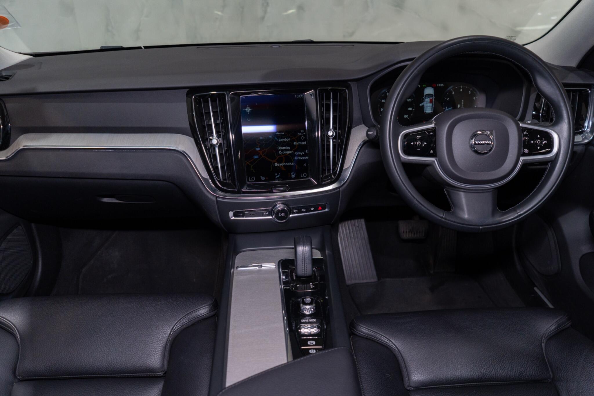 Volvo V60 Cross Country view 10