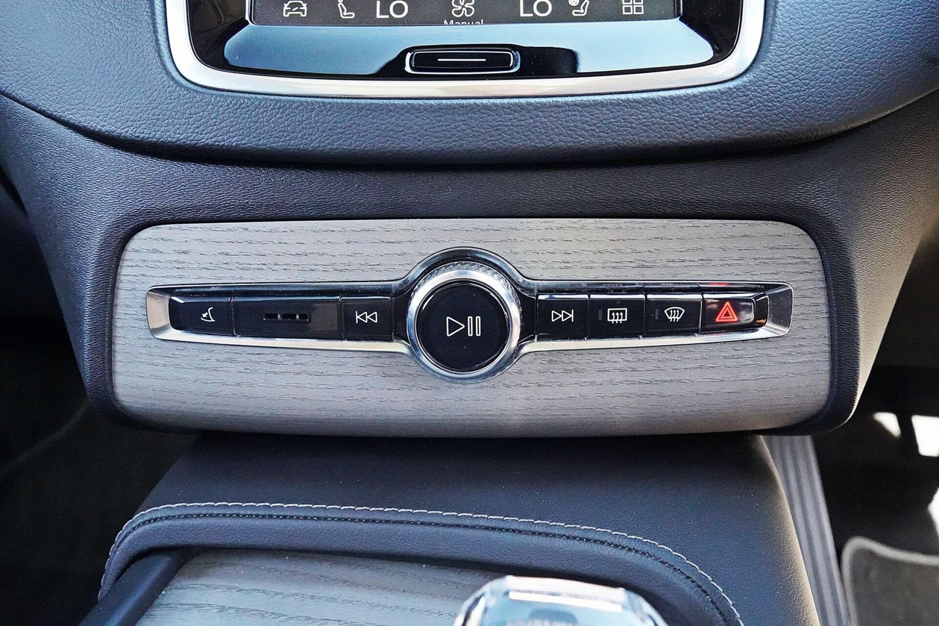 Volvo XC90 view 24