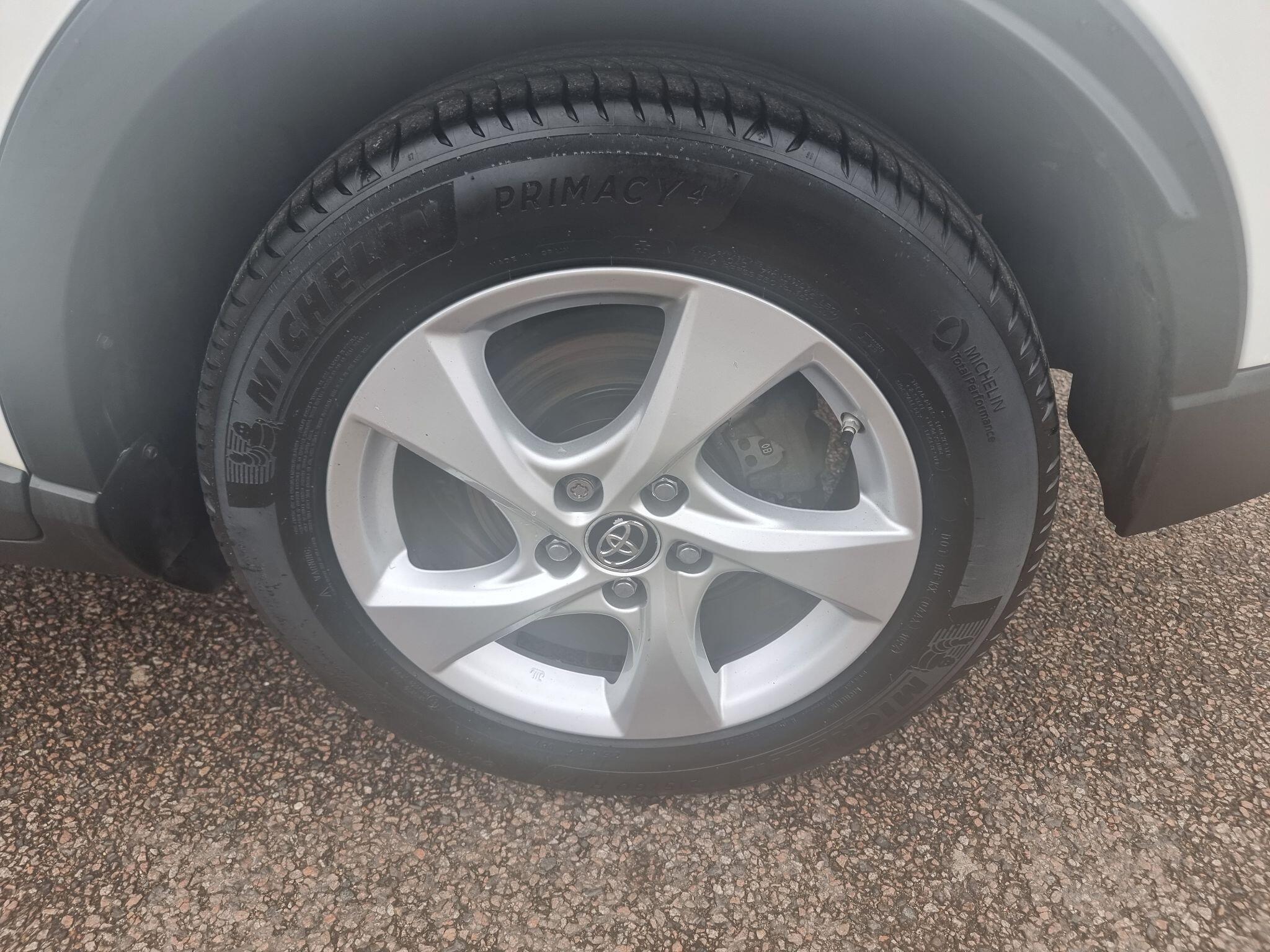 Toyota C-HR view 13