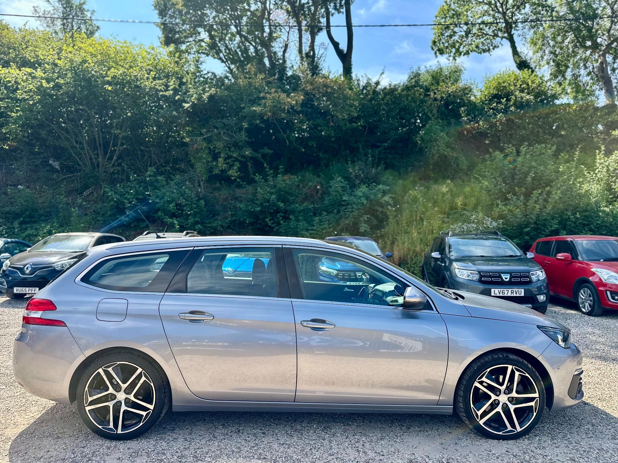 Peugeot 308 view 6