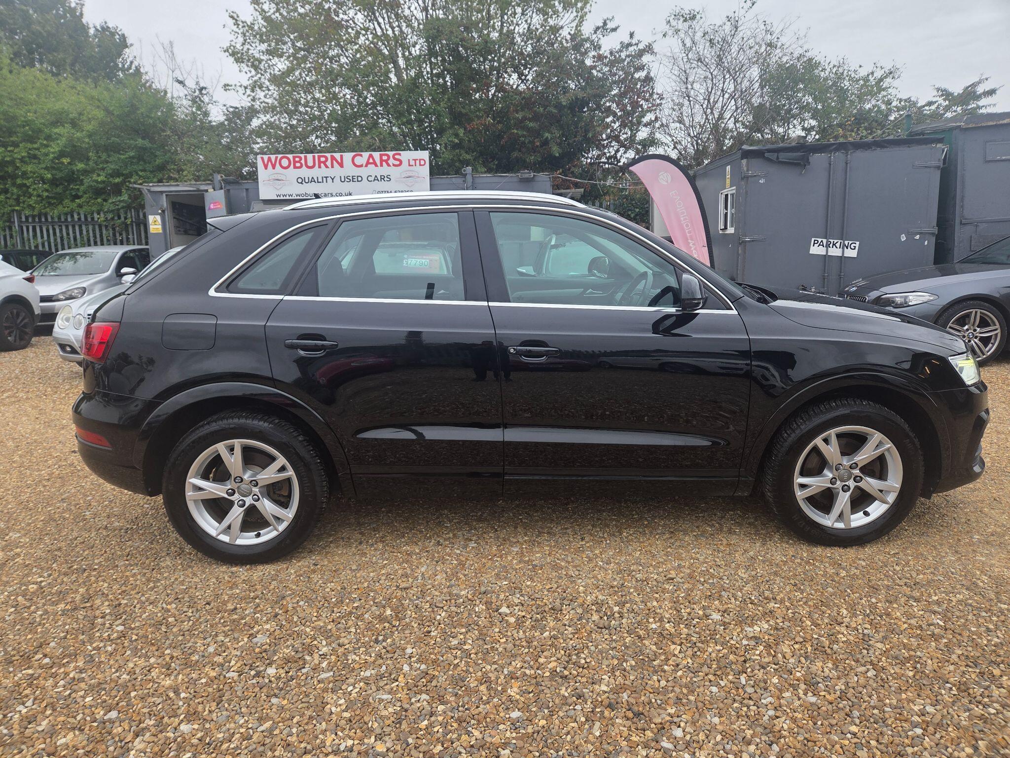 Audi Q3 view 26