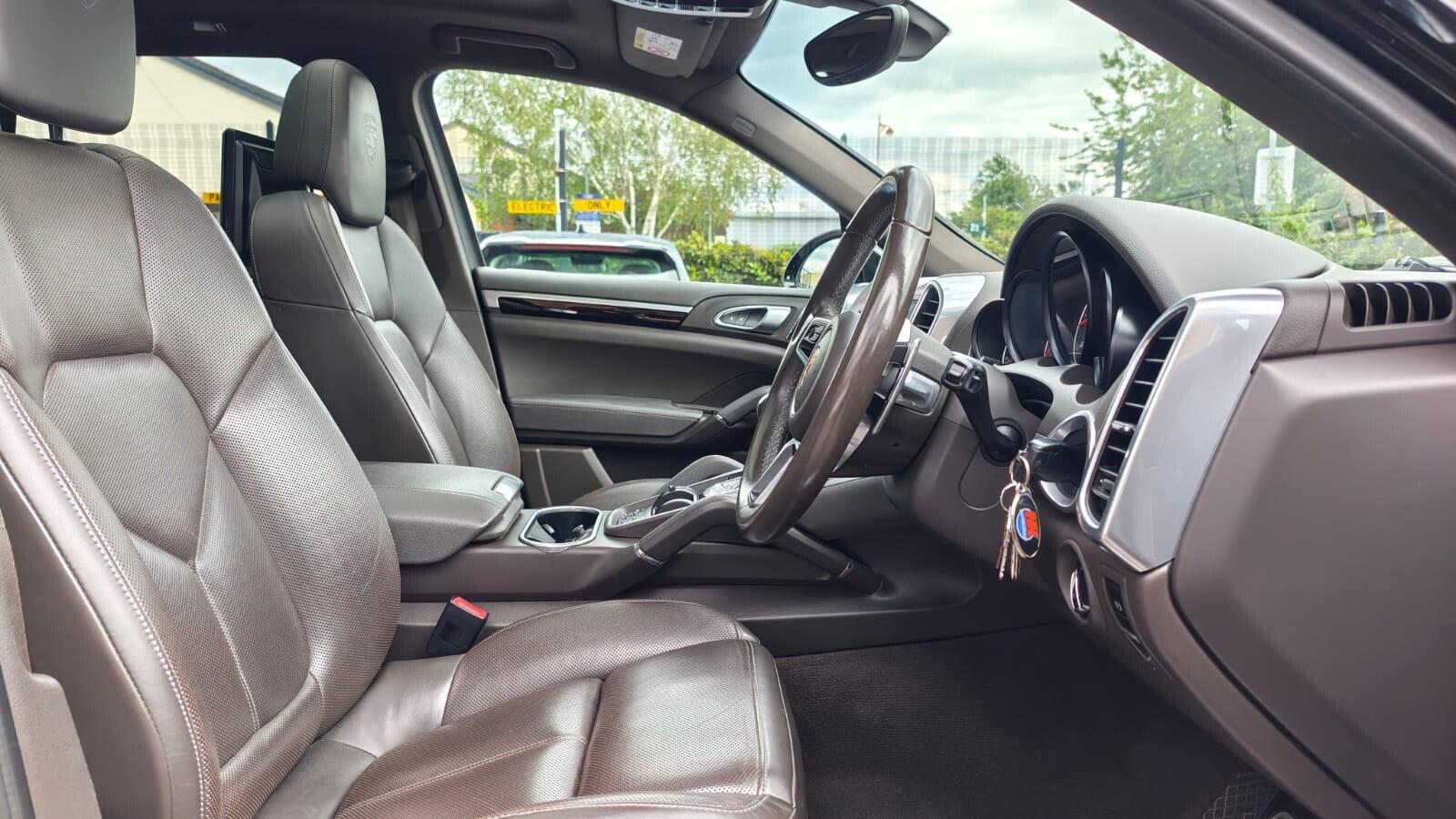 Porsche Cayenne view 21