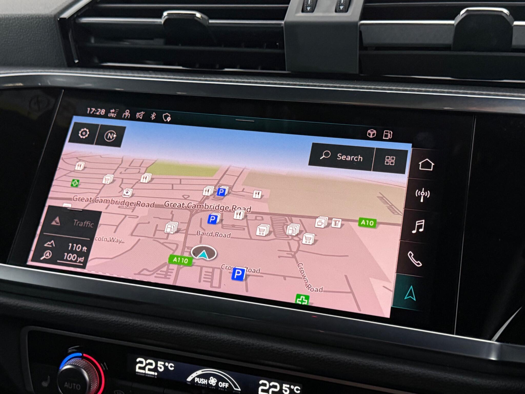 Audi Q3 view 31