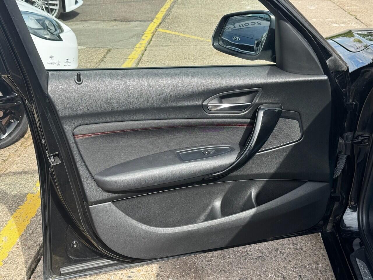 BMW 1 Series view 27
