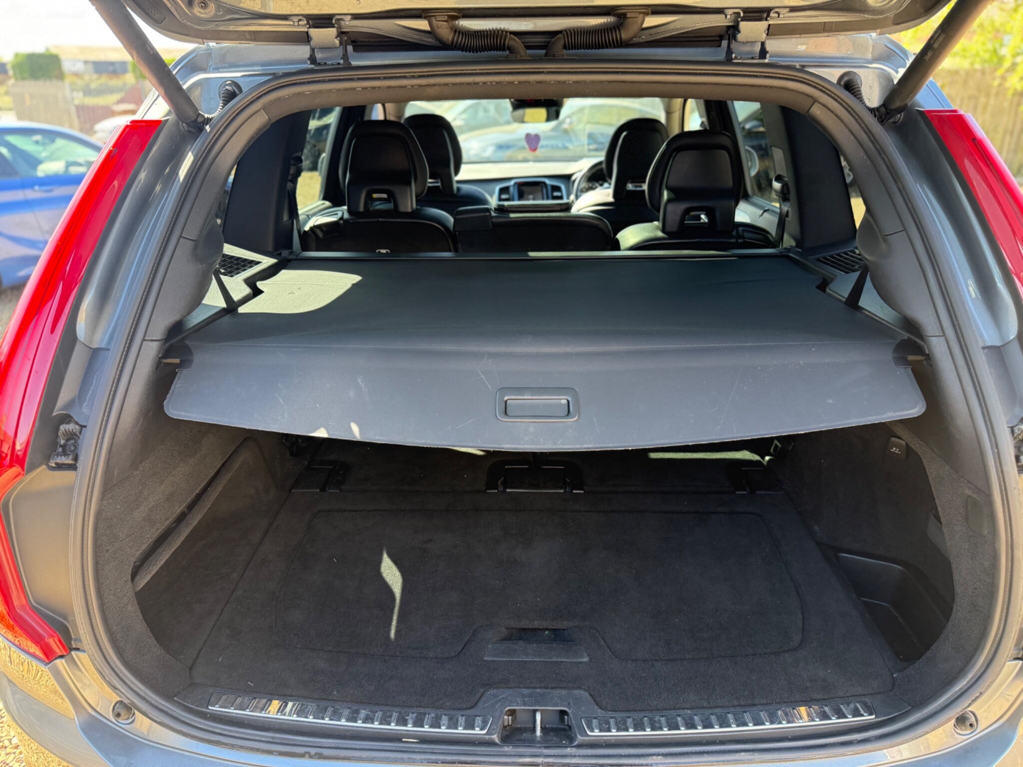 Volvo XC90 view 36