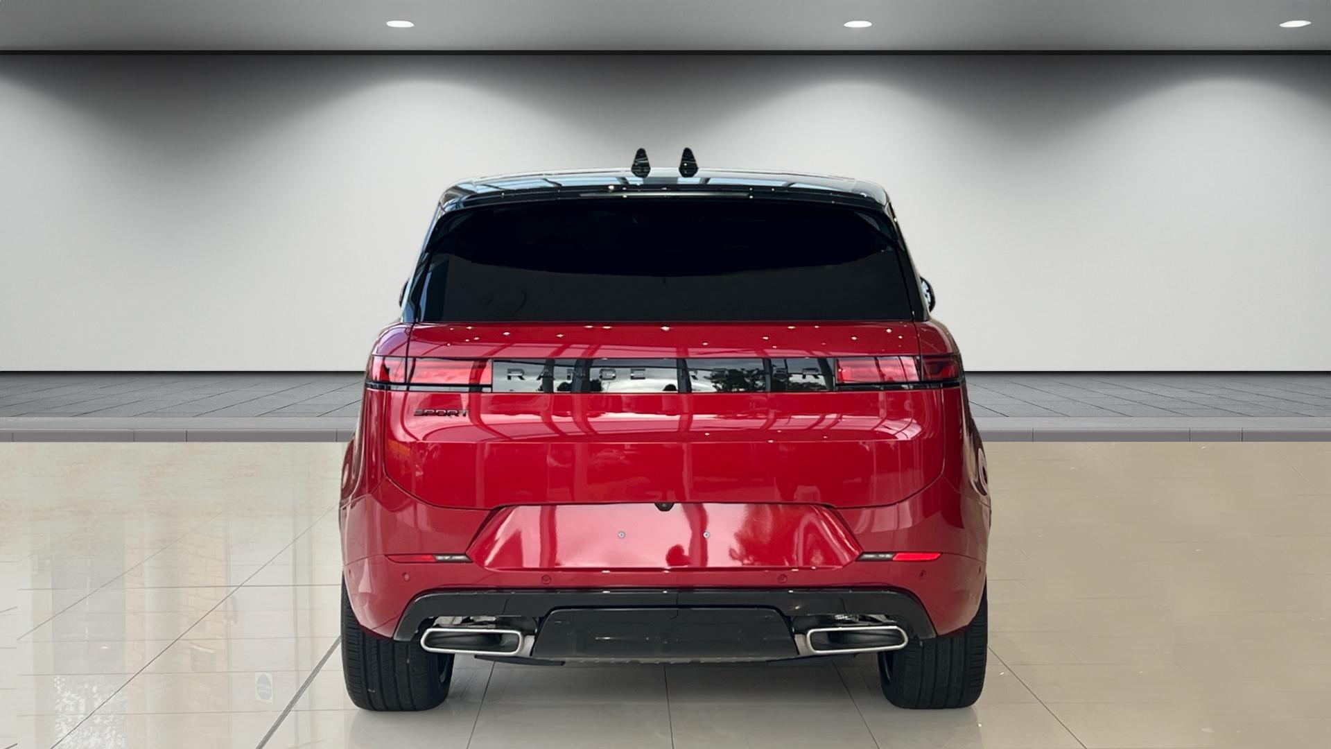 Land Rover Range Rover Sport view 4