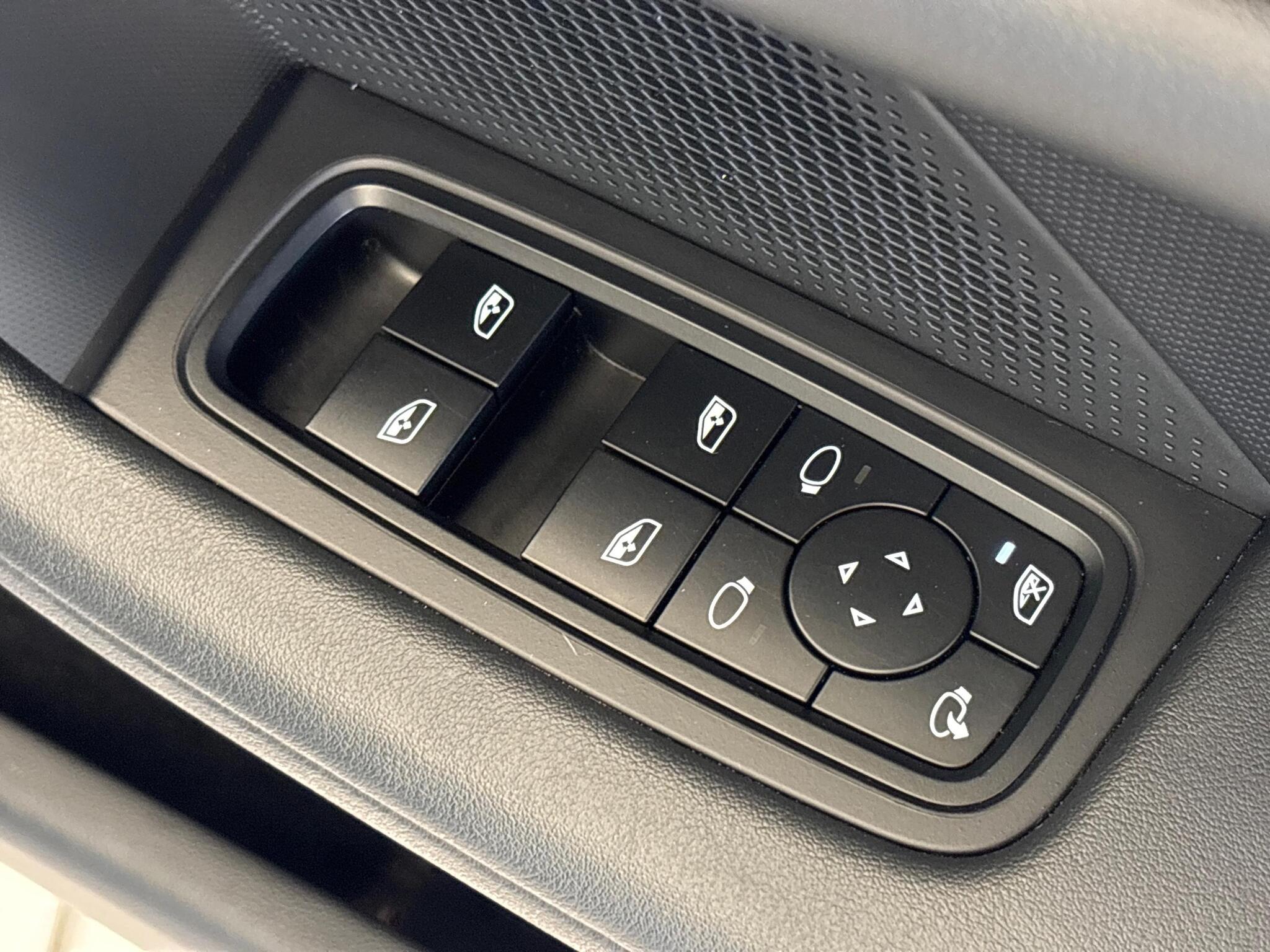 Porsche Taycan view 36