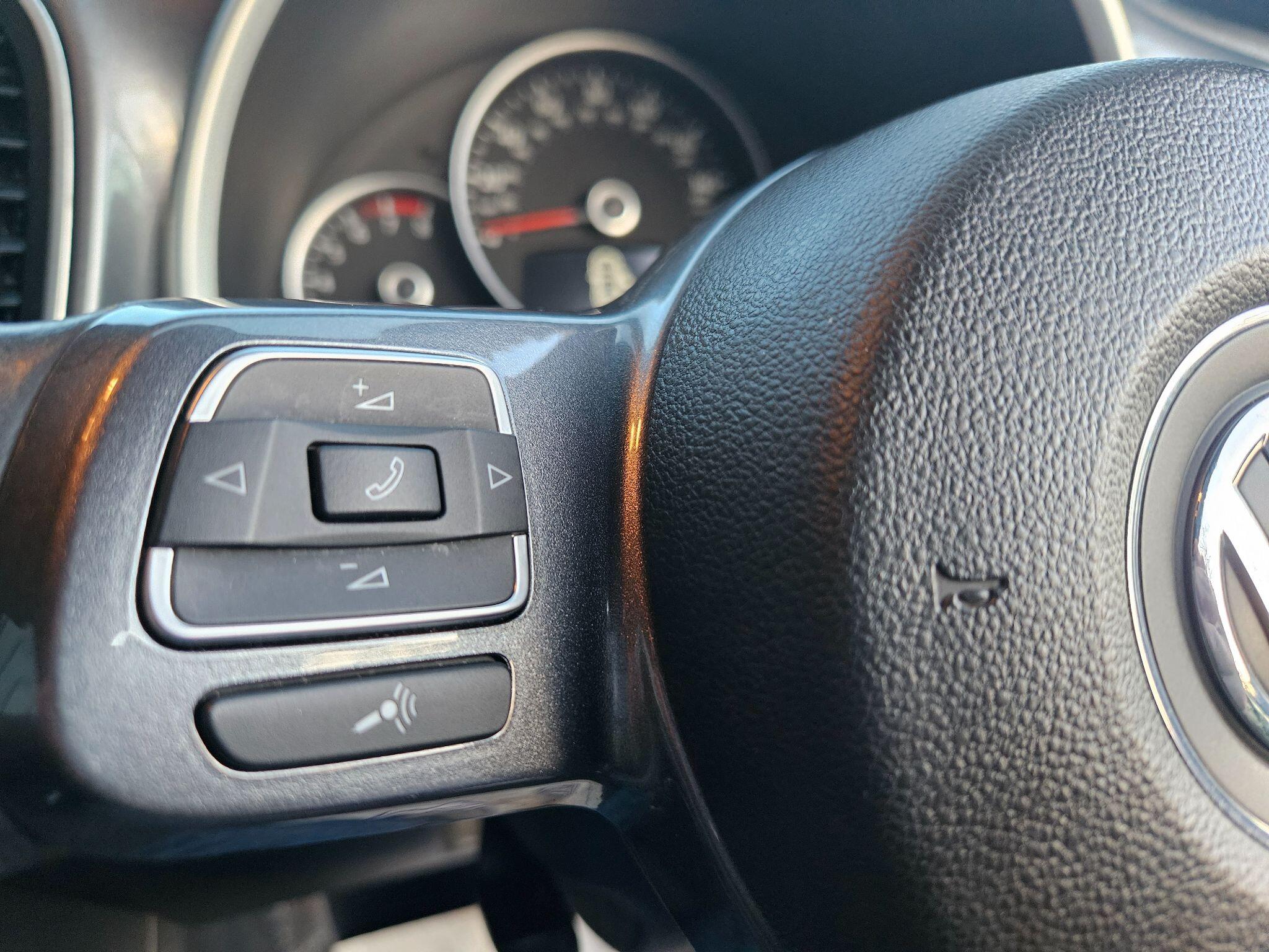 2012 Volkswagen Beetle image 28