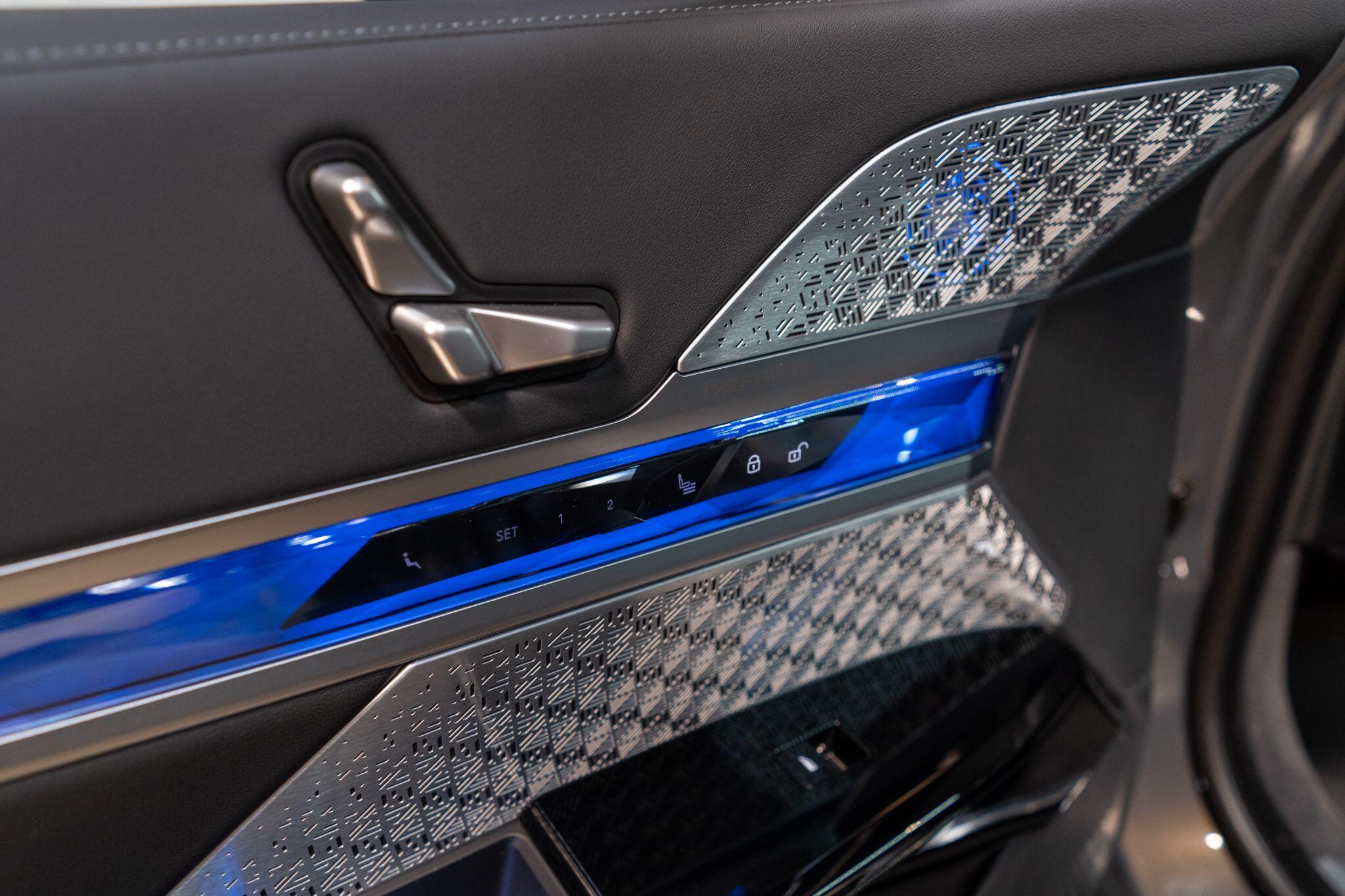 BMW 7 Series view 38