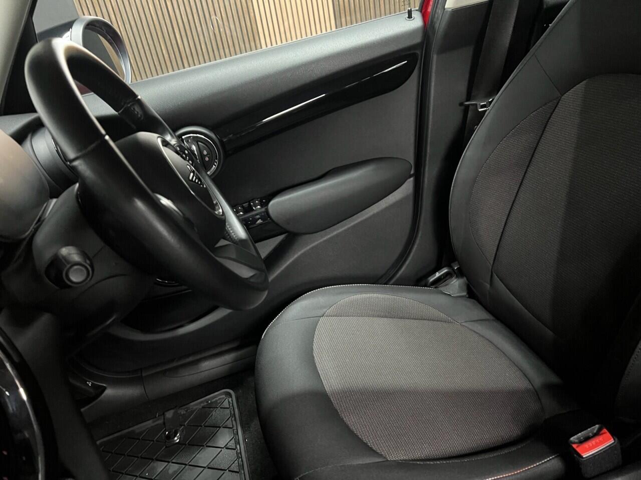 Mini Hatch view 28
