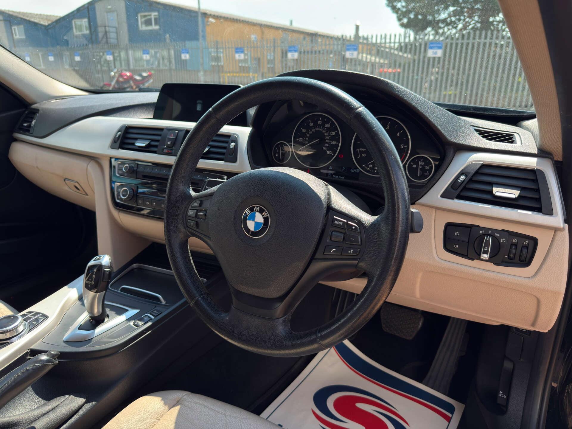 BMW 3 Series view 10