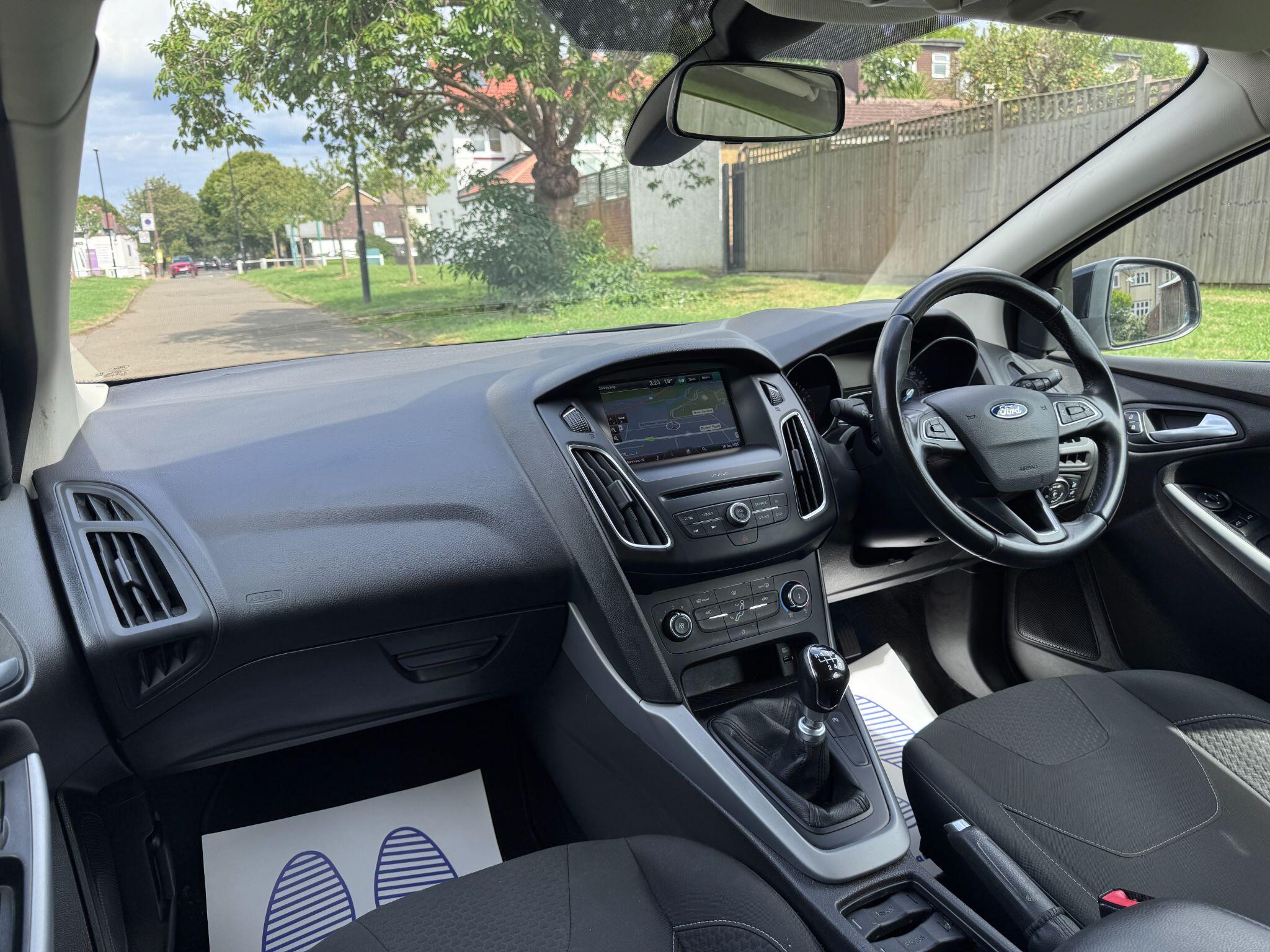 2016 Ford Focus image 13