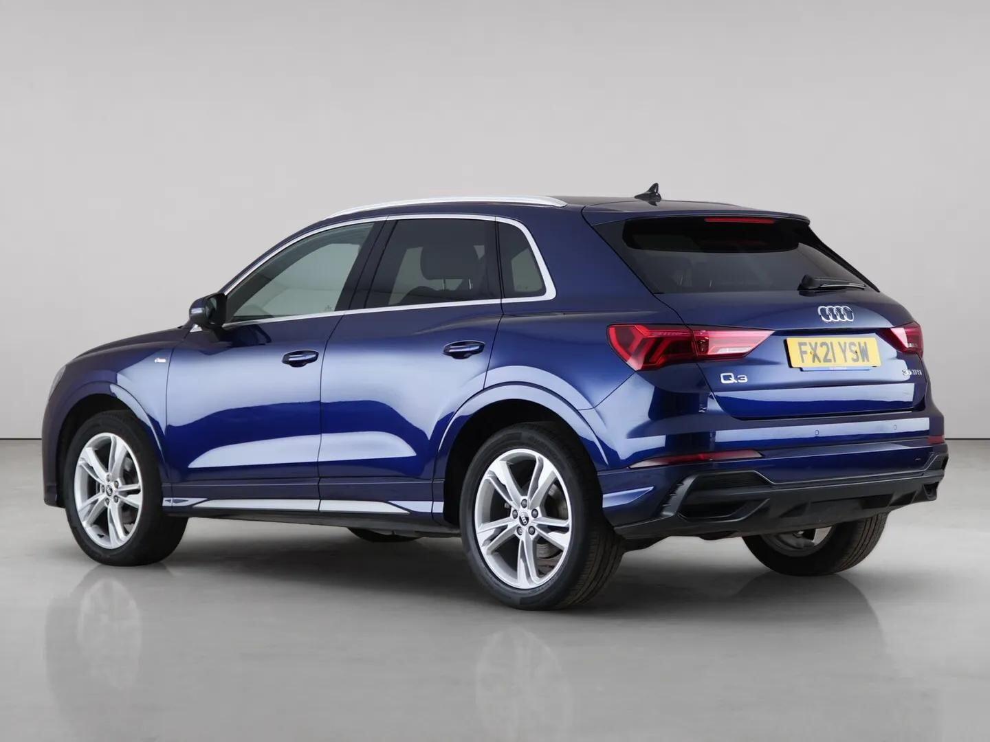 Audi Q3 view 8