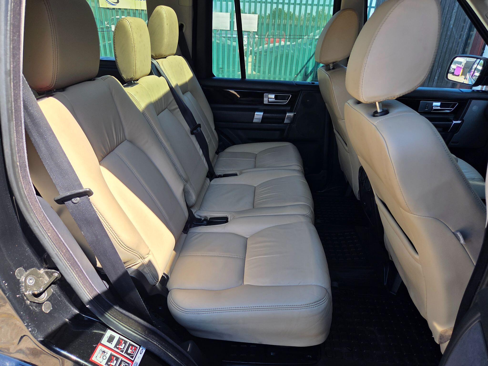 Land Rover Discovery 4 view 18