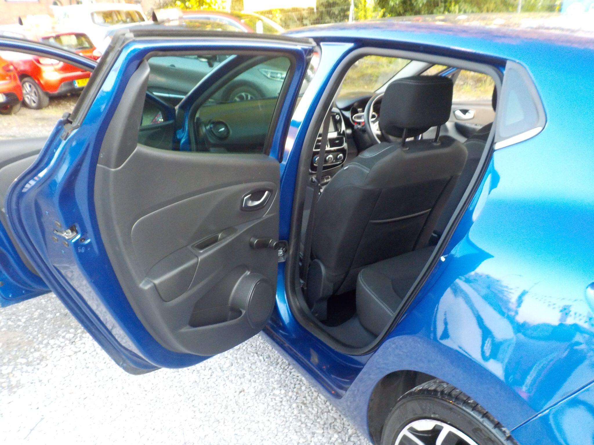 Renault Clio 0.9 TCe Iconic Euro 6 (s/s) 5dr