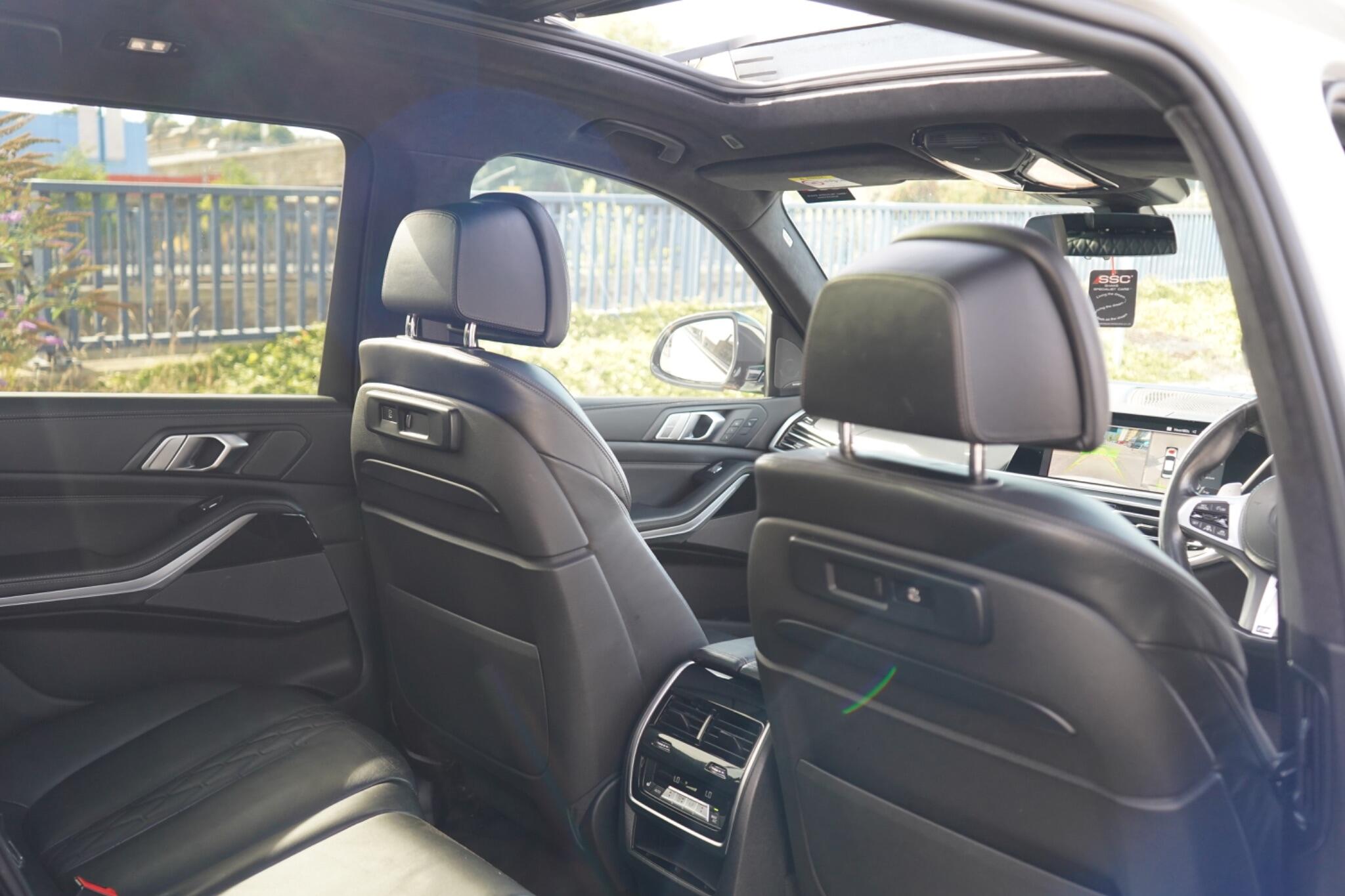 BMW X7 view 24