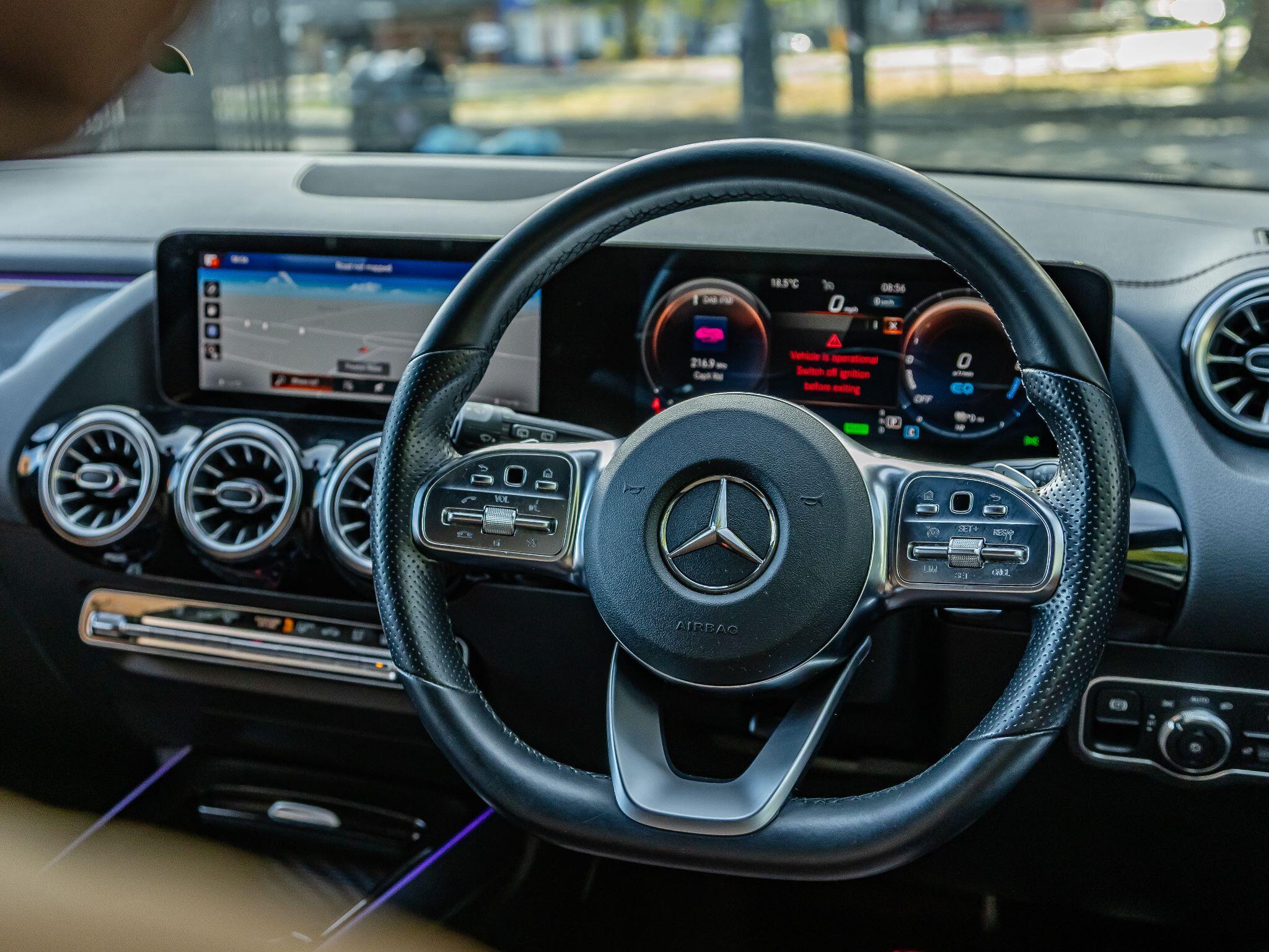 Mercedes-Benz GLA view 31