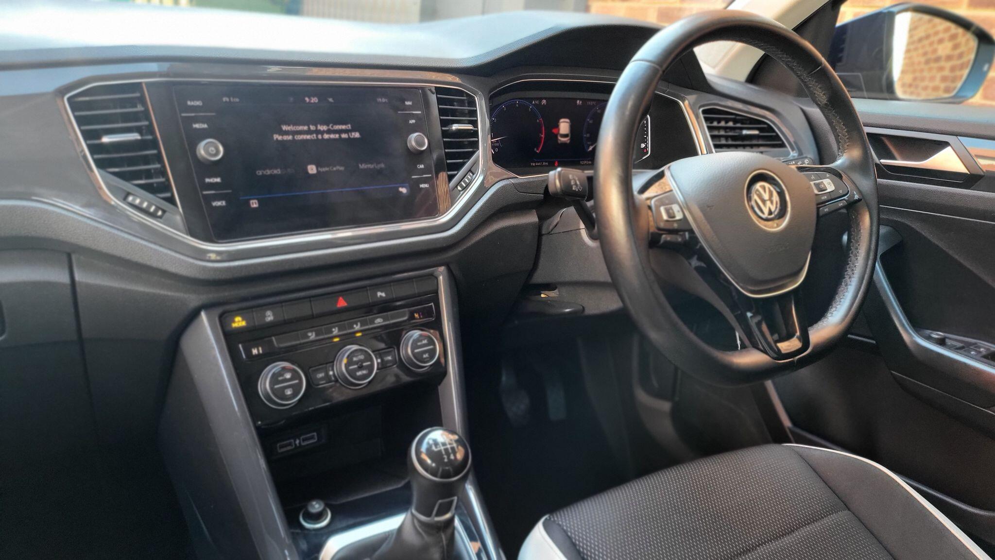 Volkswagen T-Roc view 12