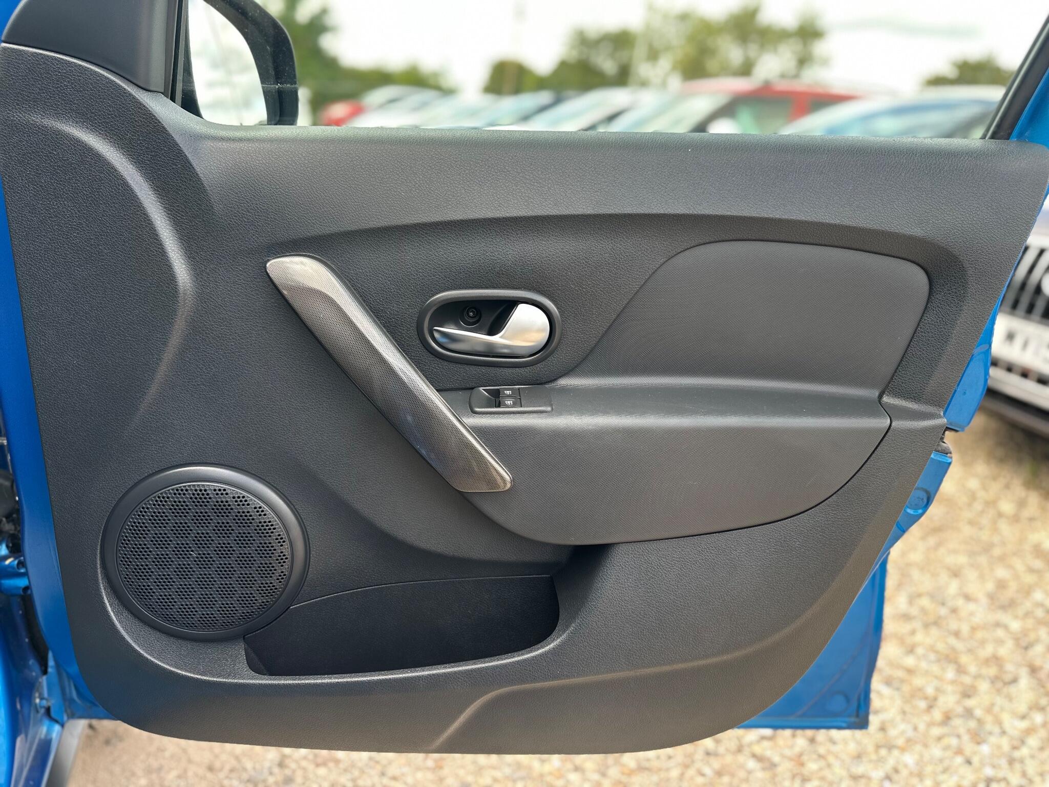 Dacia Sandero view 56