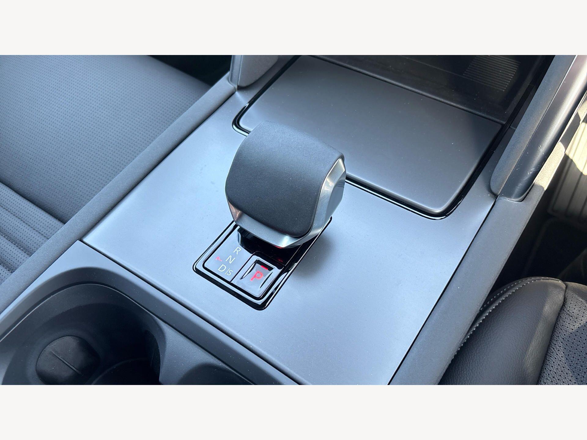 Land Rover Discovery Sport view 16