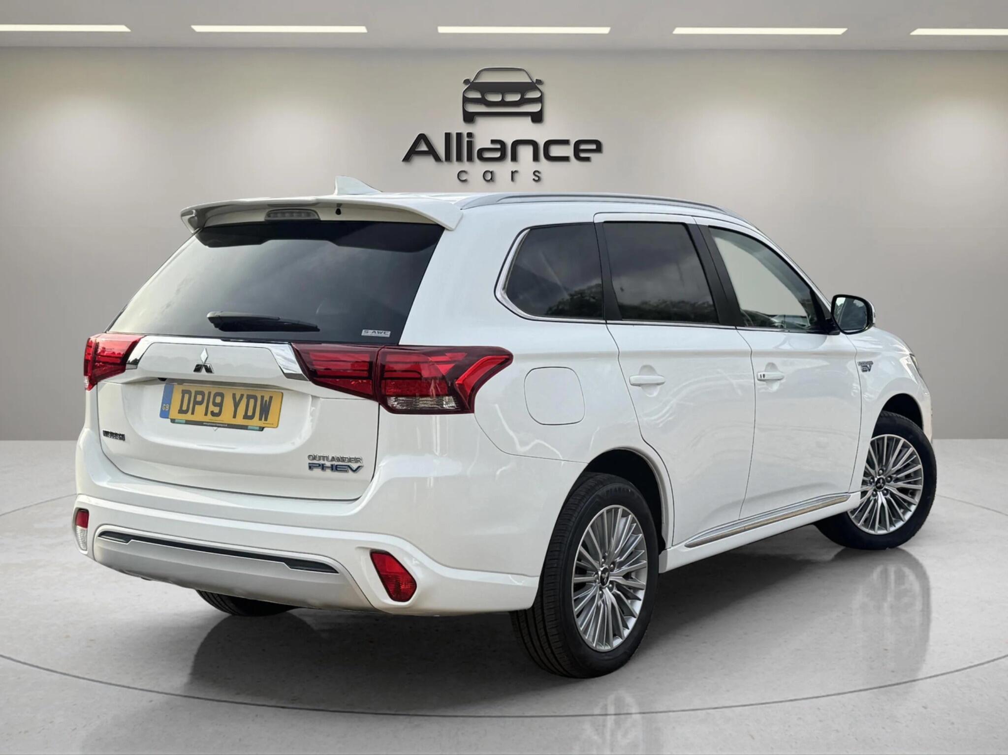 Mitsubishi Outlander view 76