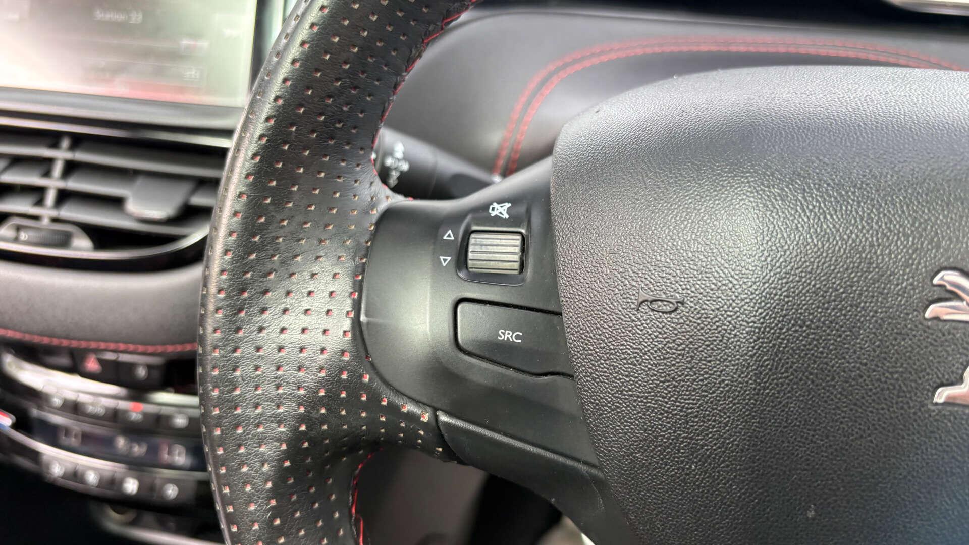 Peugeot 208 view 17