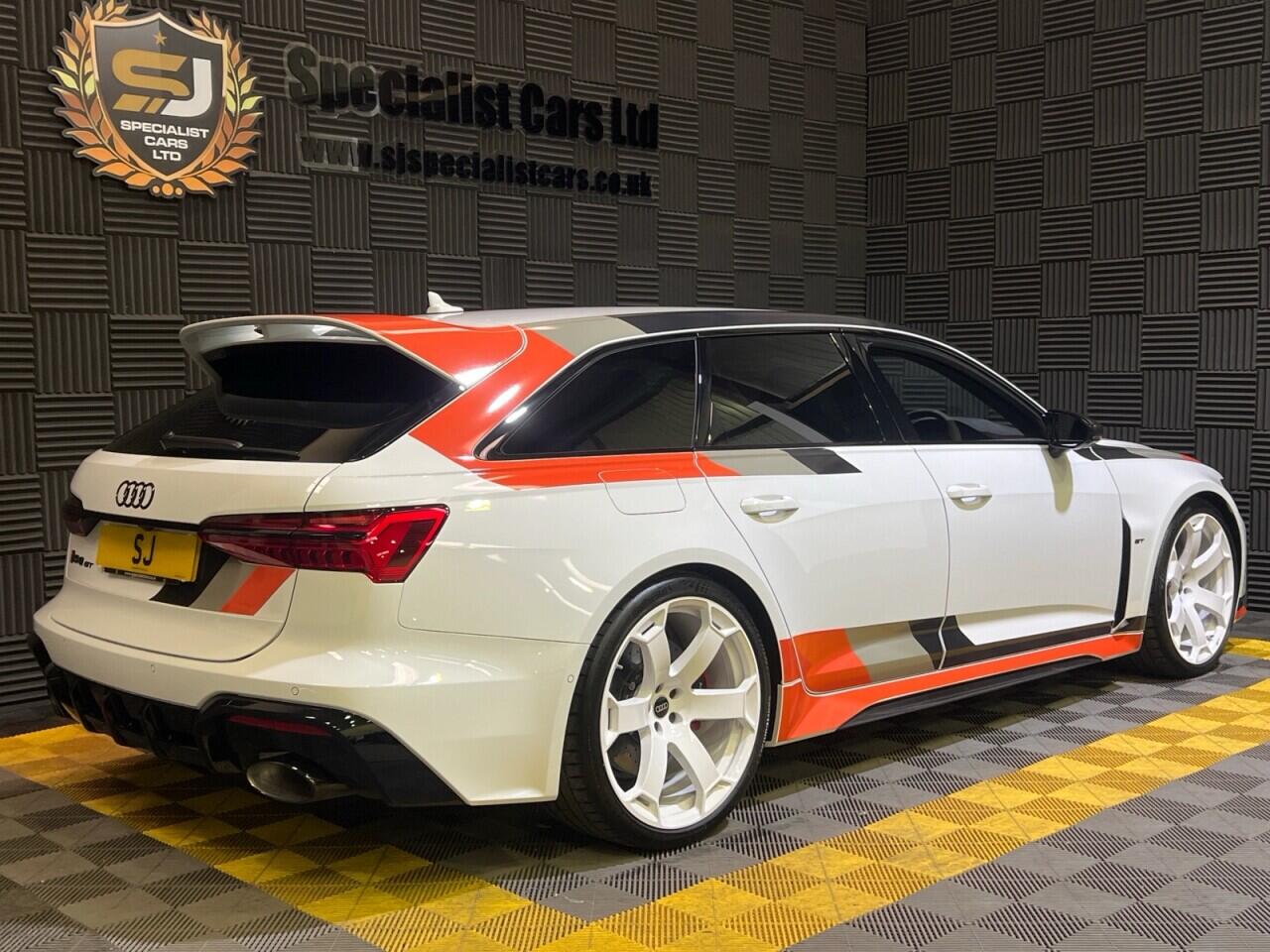 Audi RS6 Avant view 32