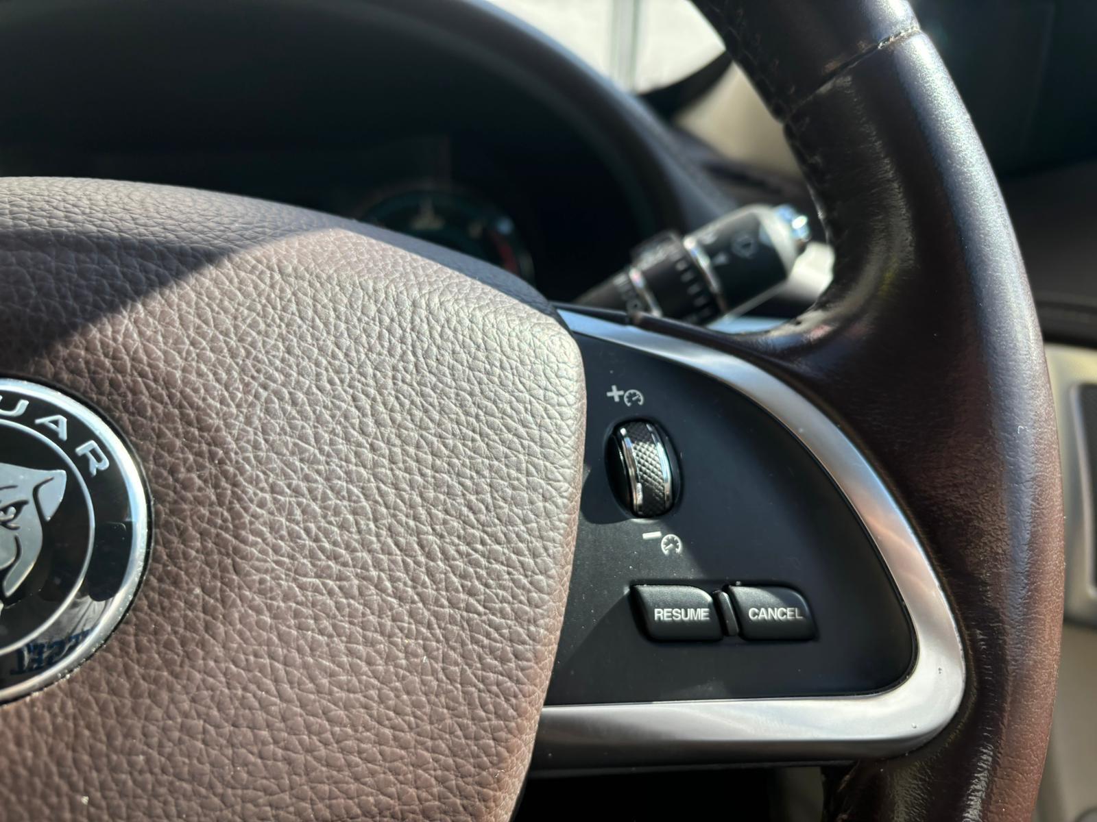 Jaguar XF view 14