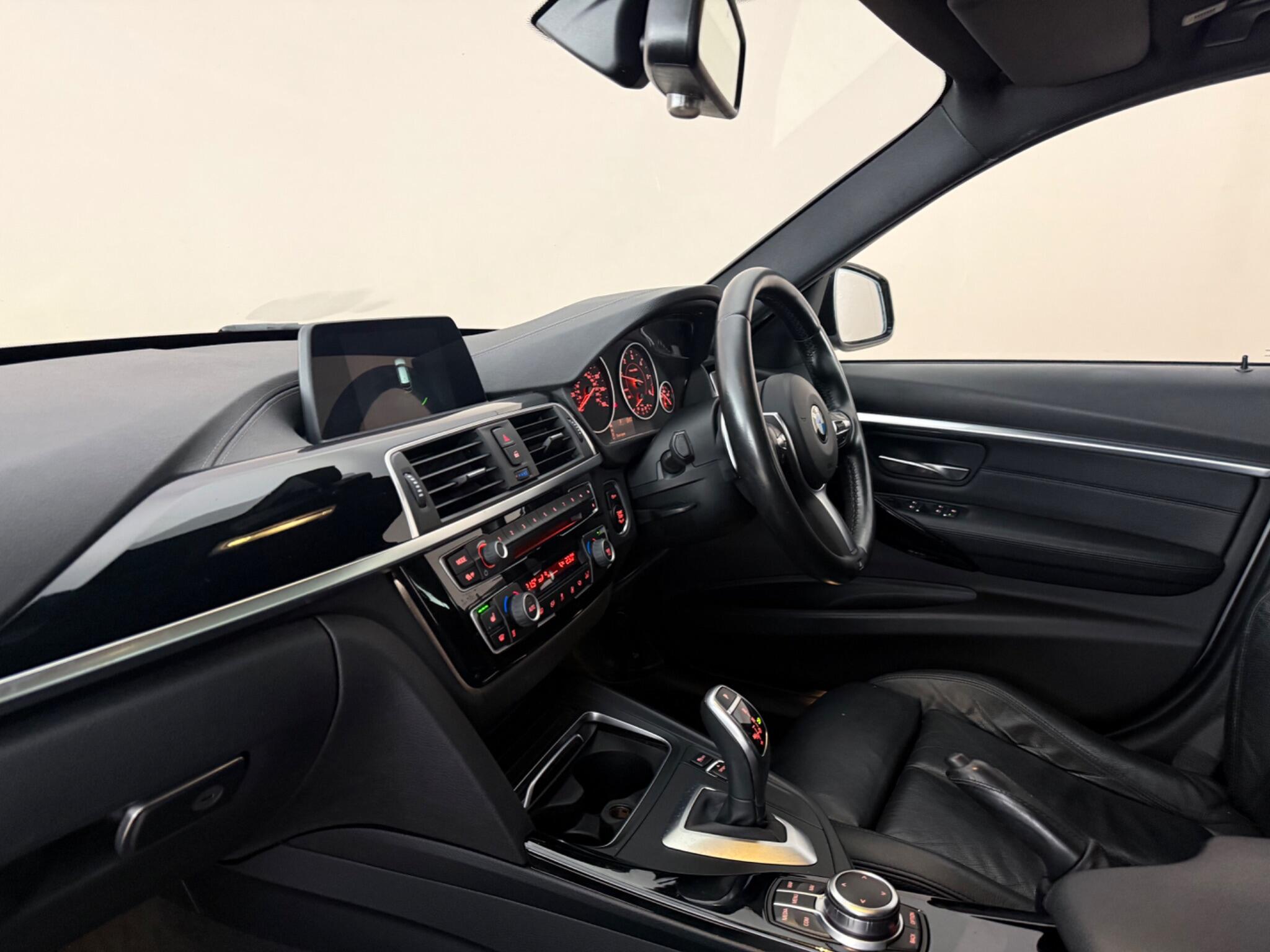 BMW 3 Series view 4