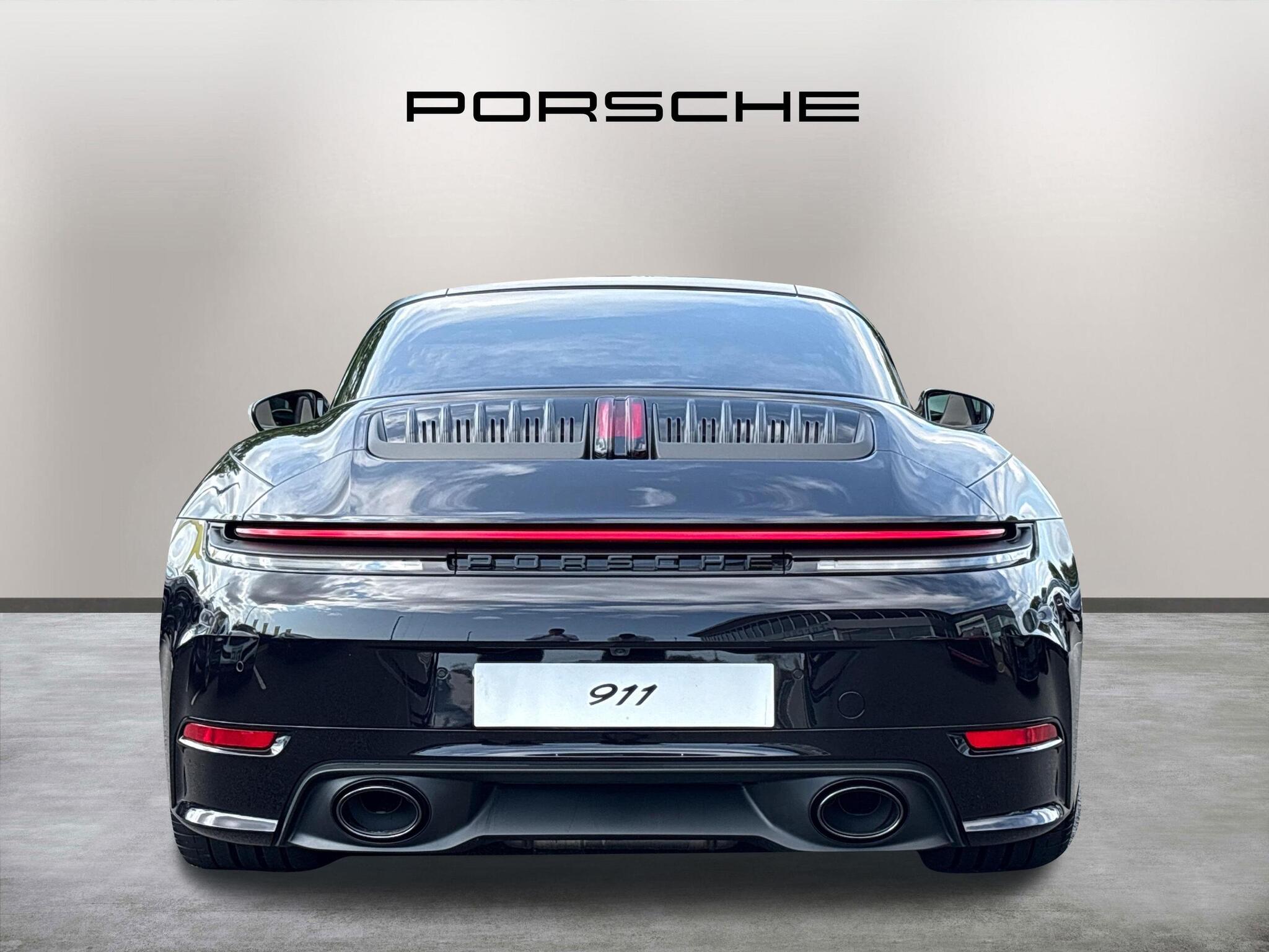 Porsche 911 view 11