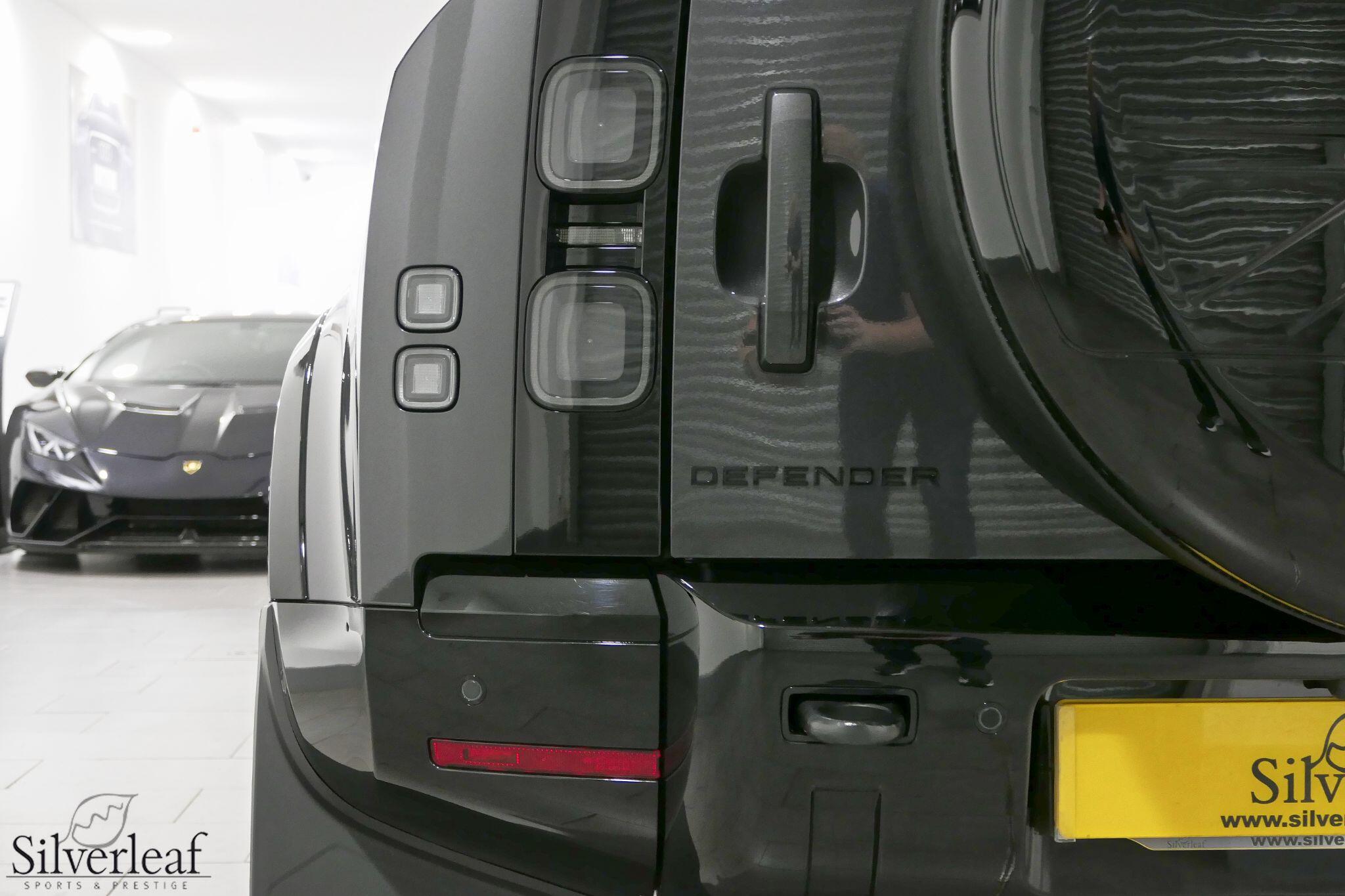 Land Rover Defender view 31