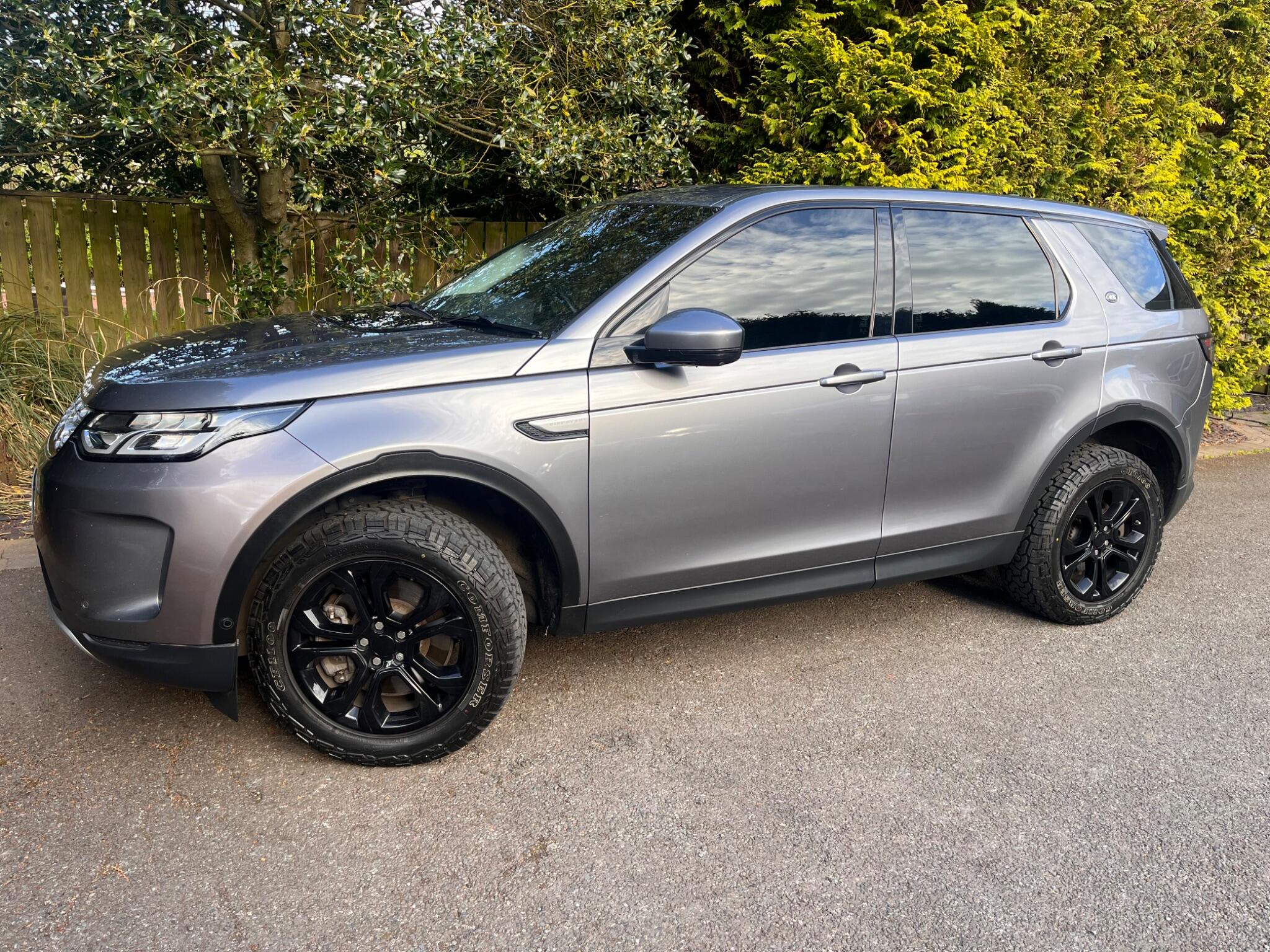 Land Rover Discovery Sport view 7