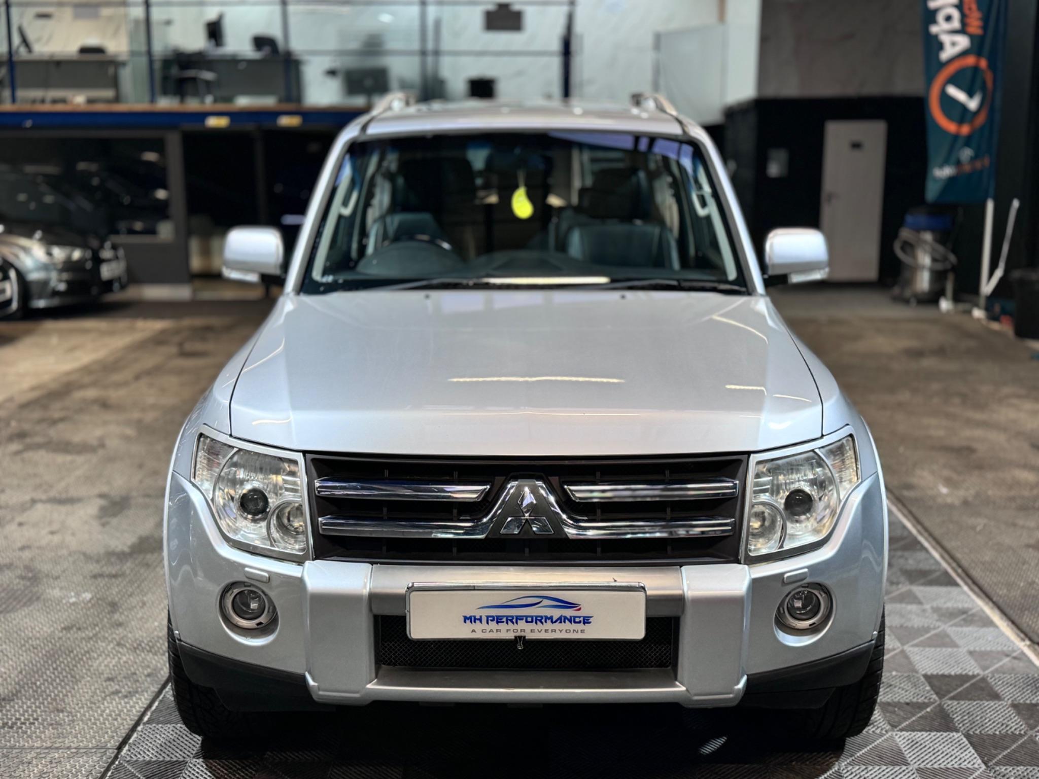 Mitsubishi Shogun view 2