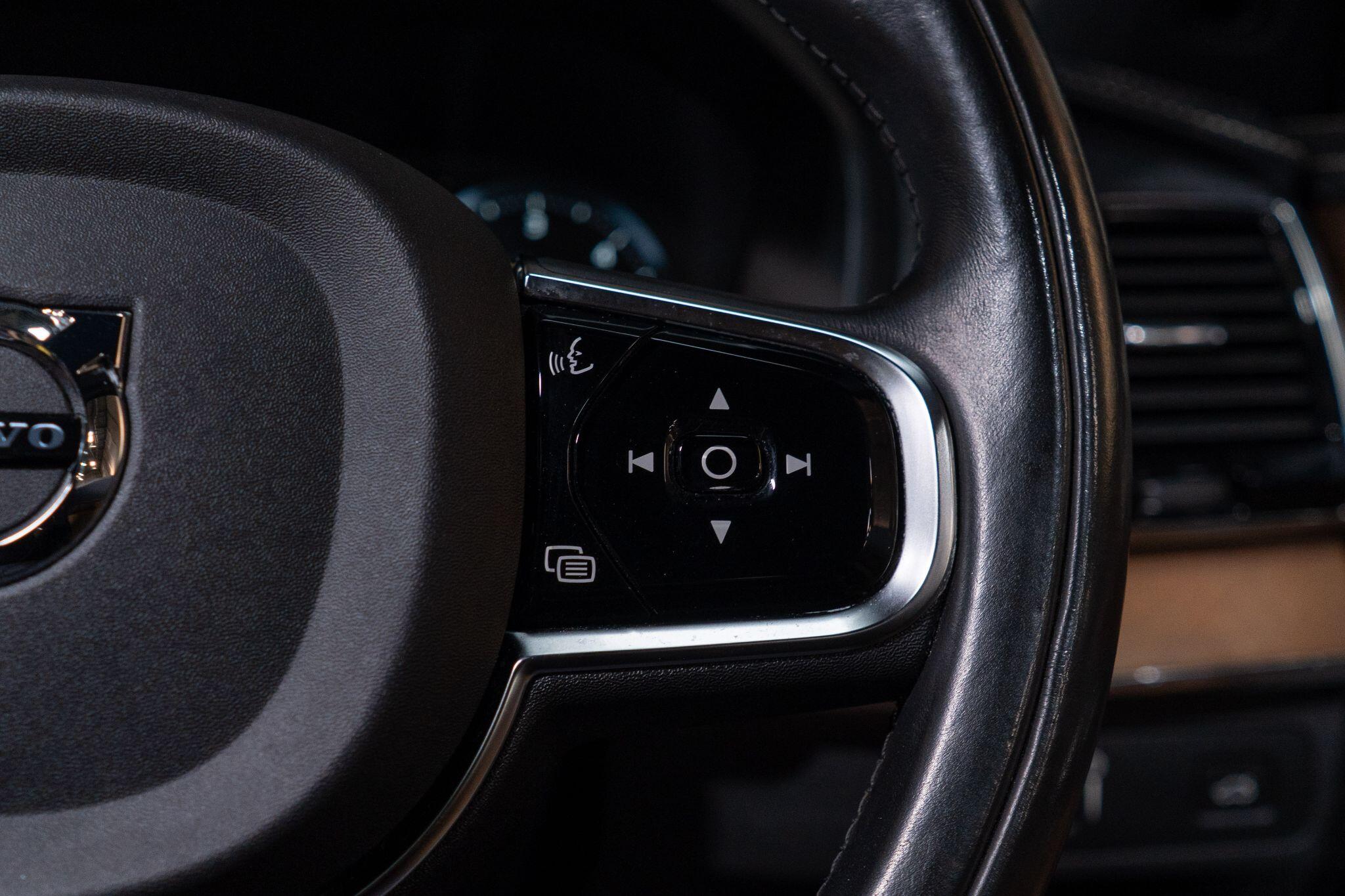 Volvo XC90 view 35