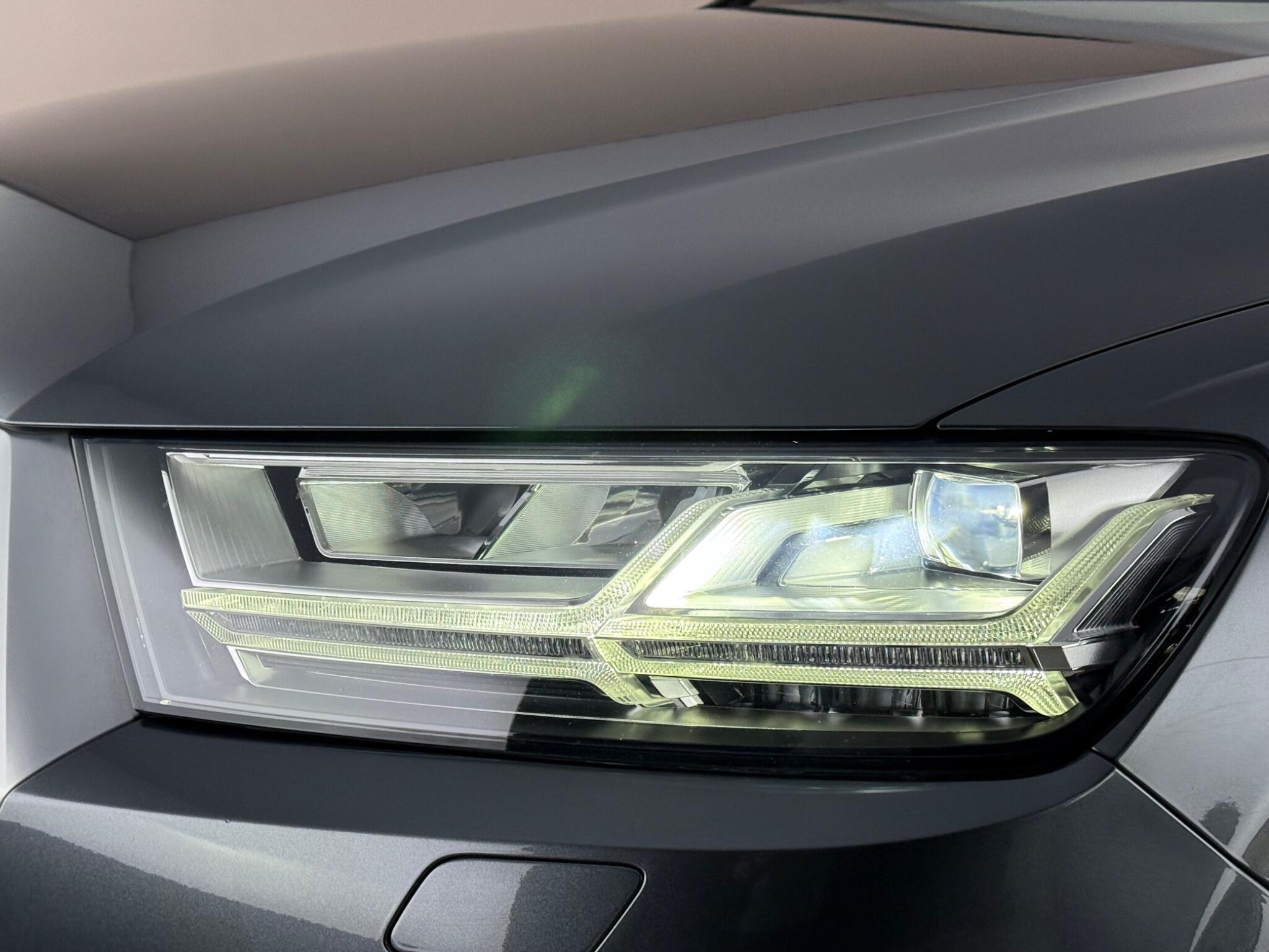 Audi Q7 view 14