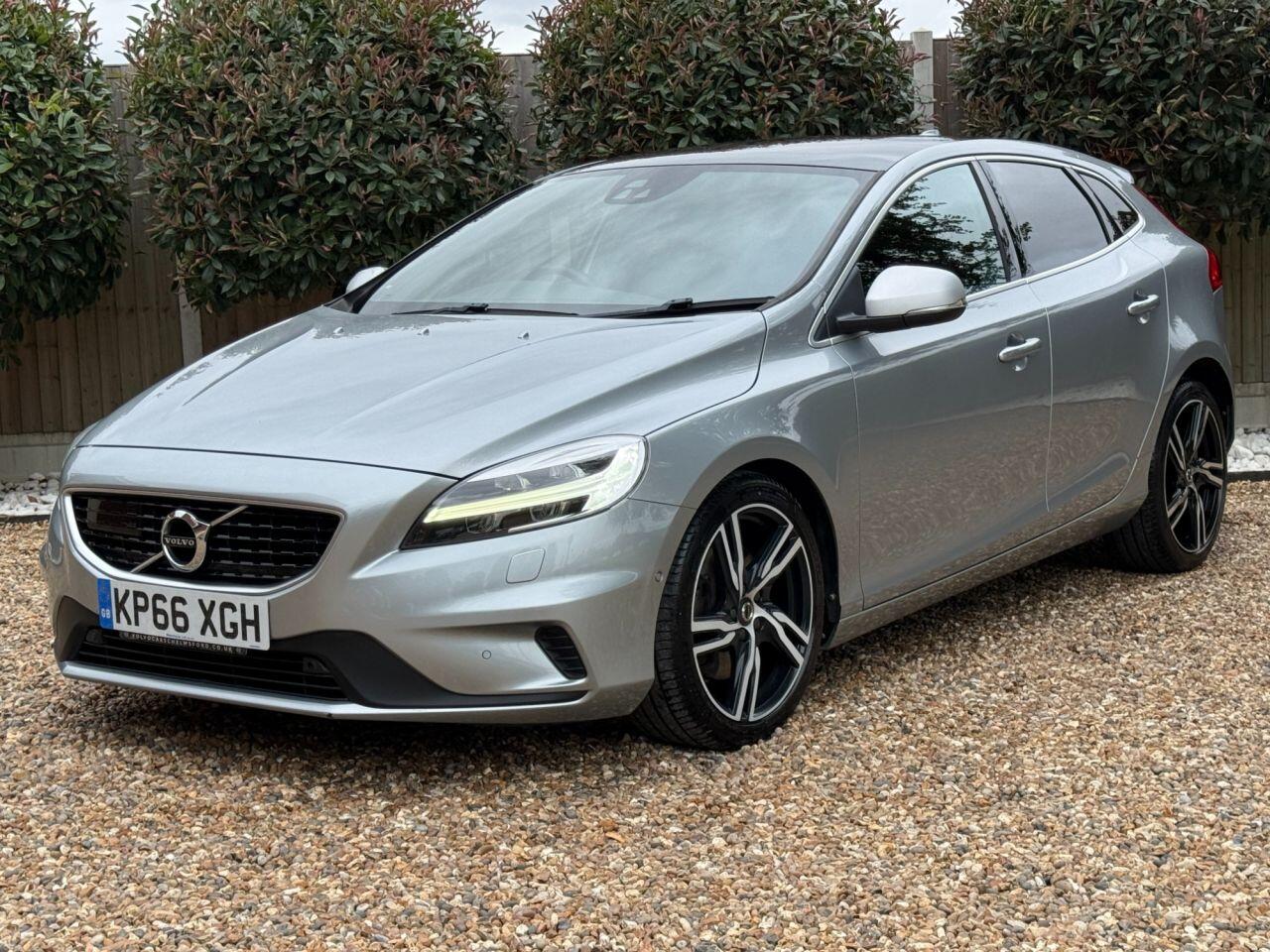 Volvo V40 view 3