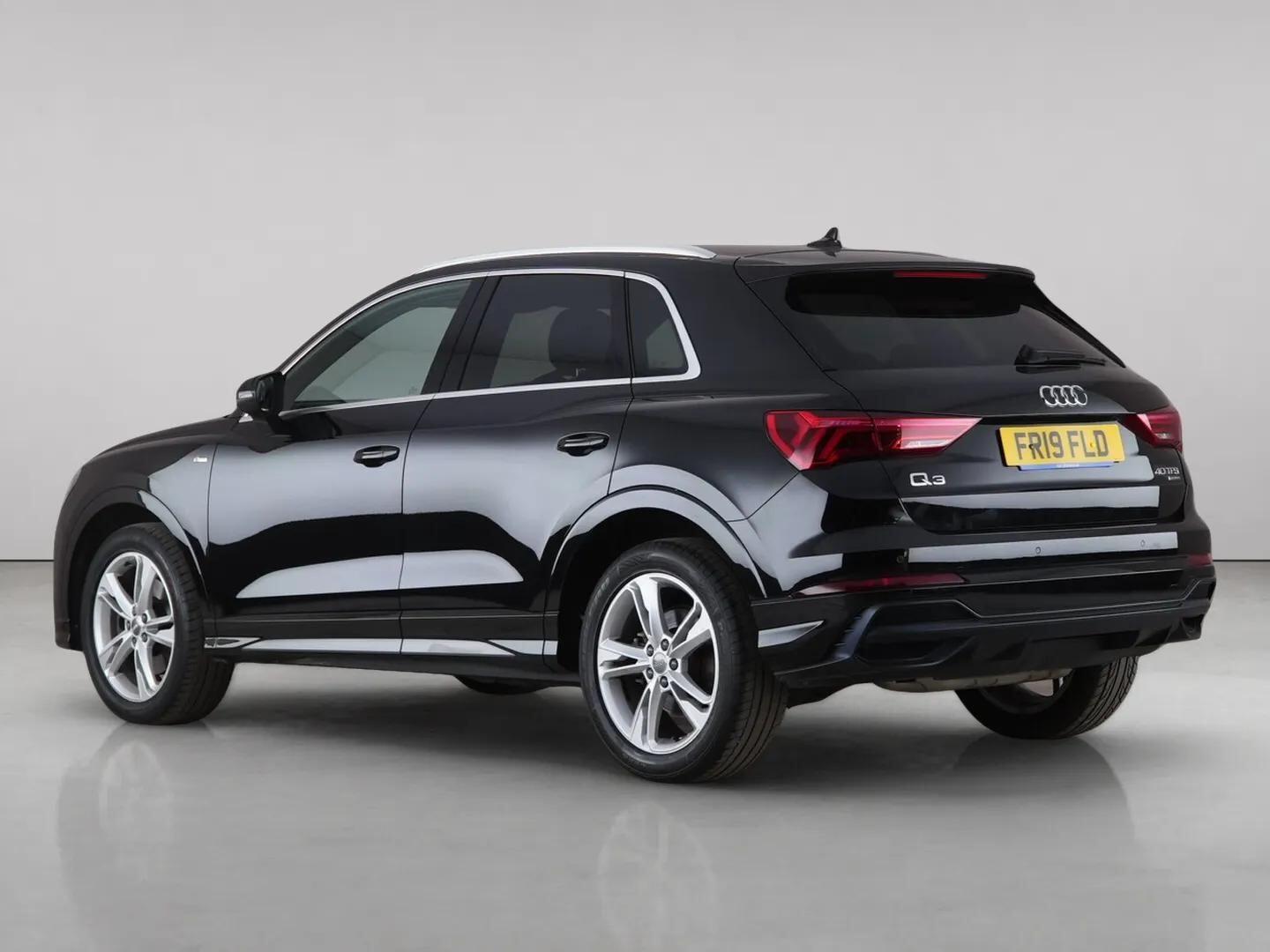 Audi Q3 view 6
