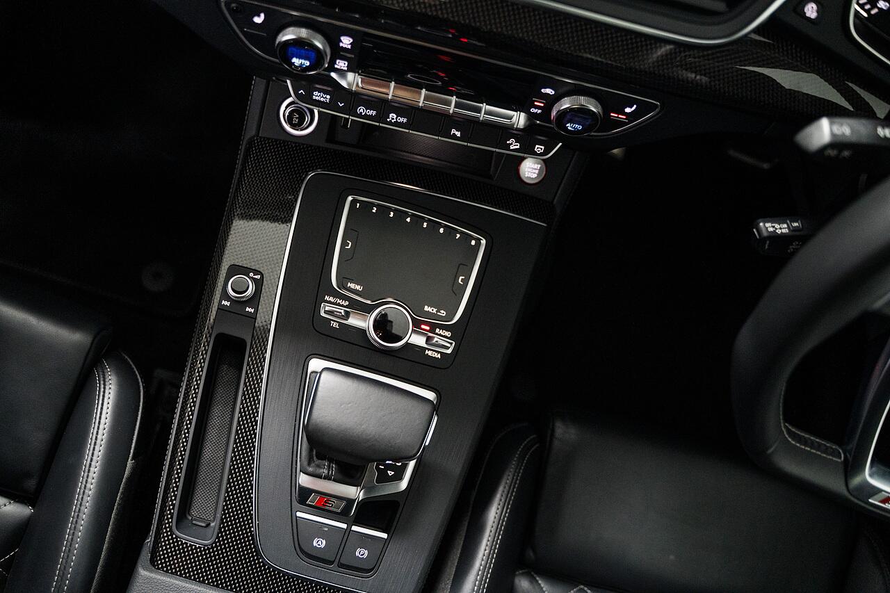 Audi SQ5 view 9