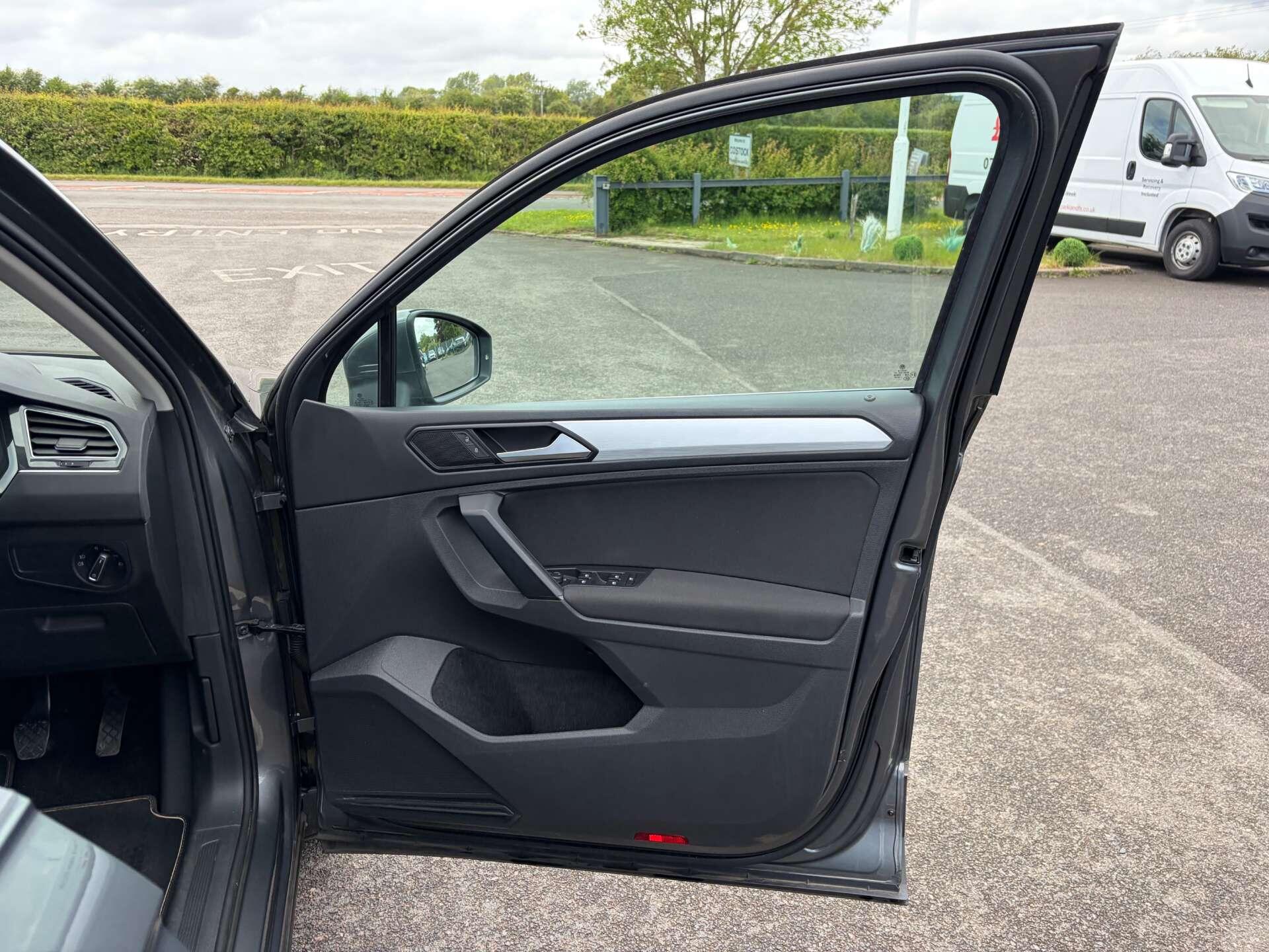 Volkswagen Tiguan view 36