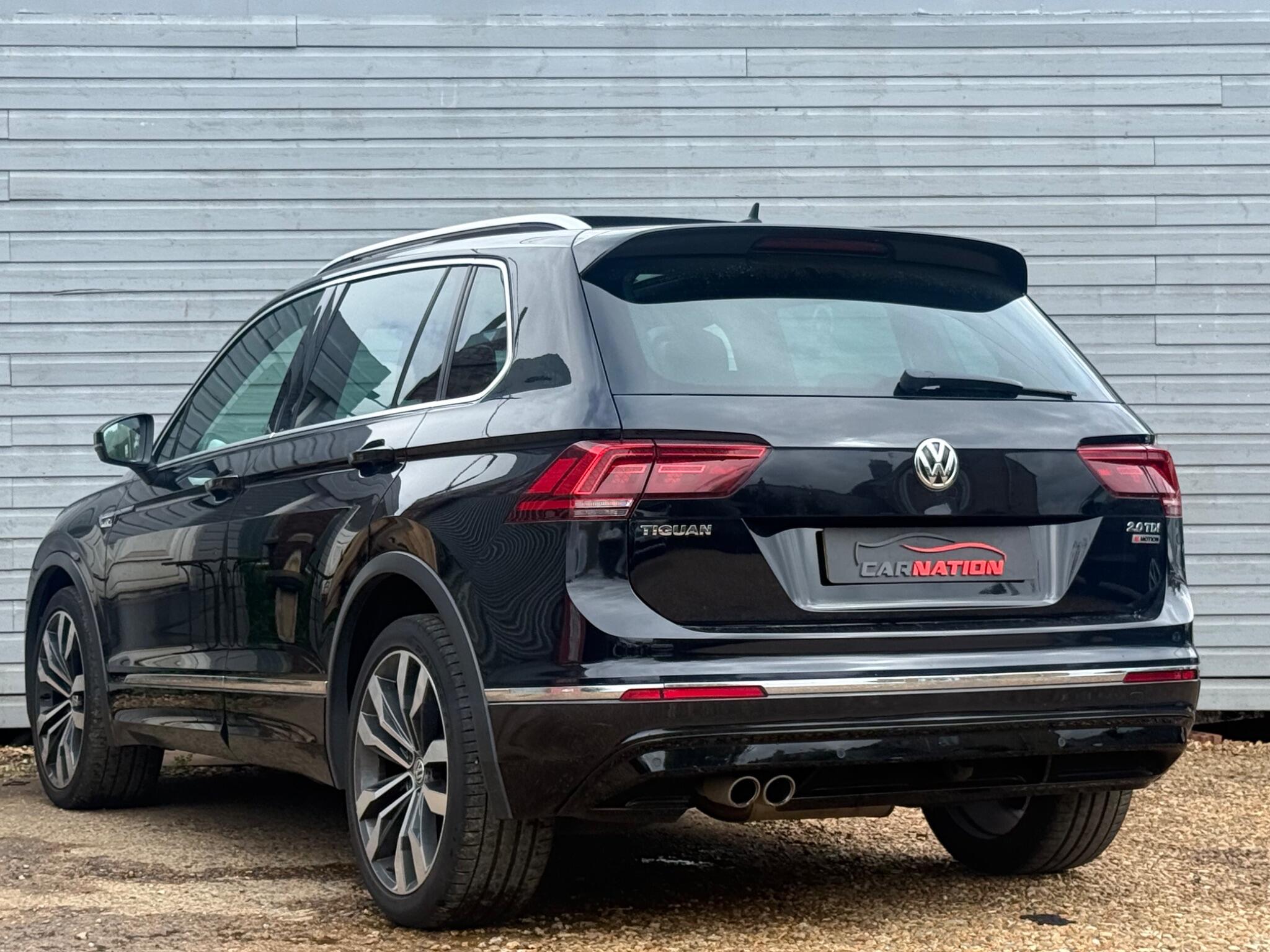 Volkswagen Tiguan view 4