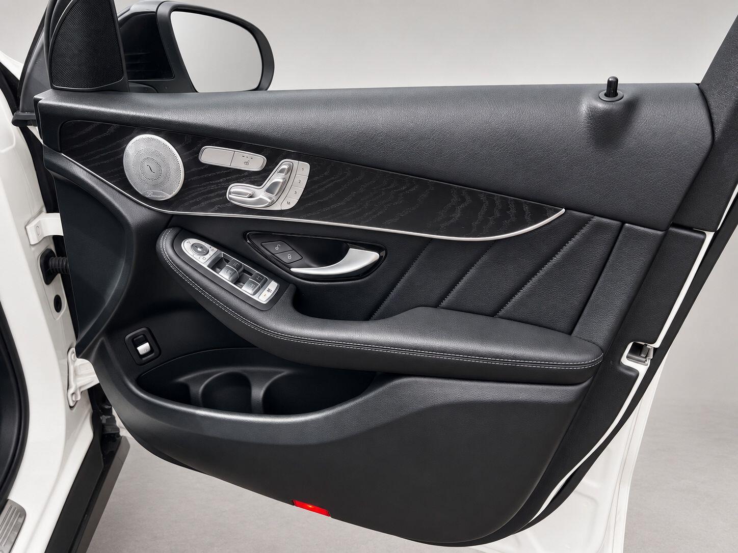 Mercedes-Benz GLC view 16