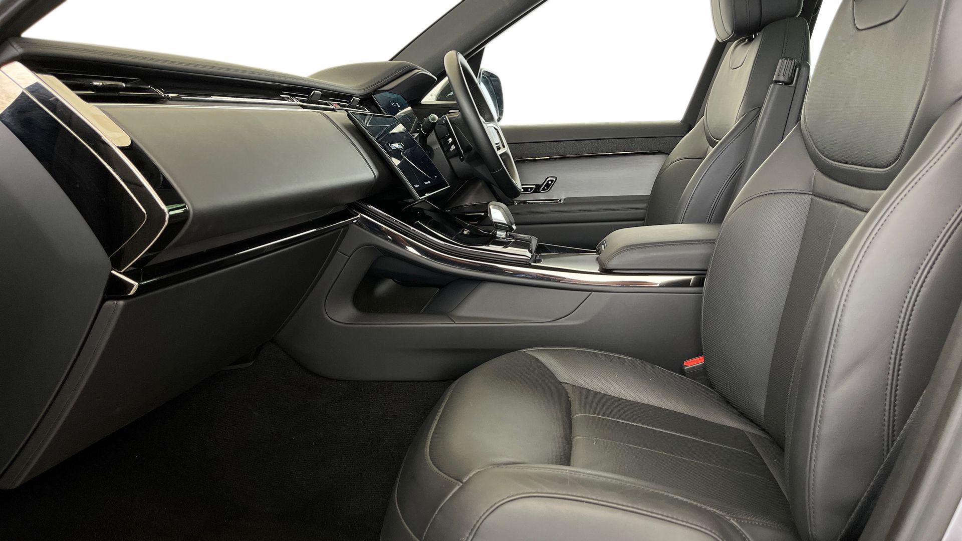 Land Rover Range Rover Sport view 3